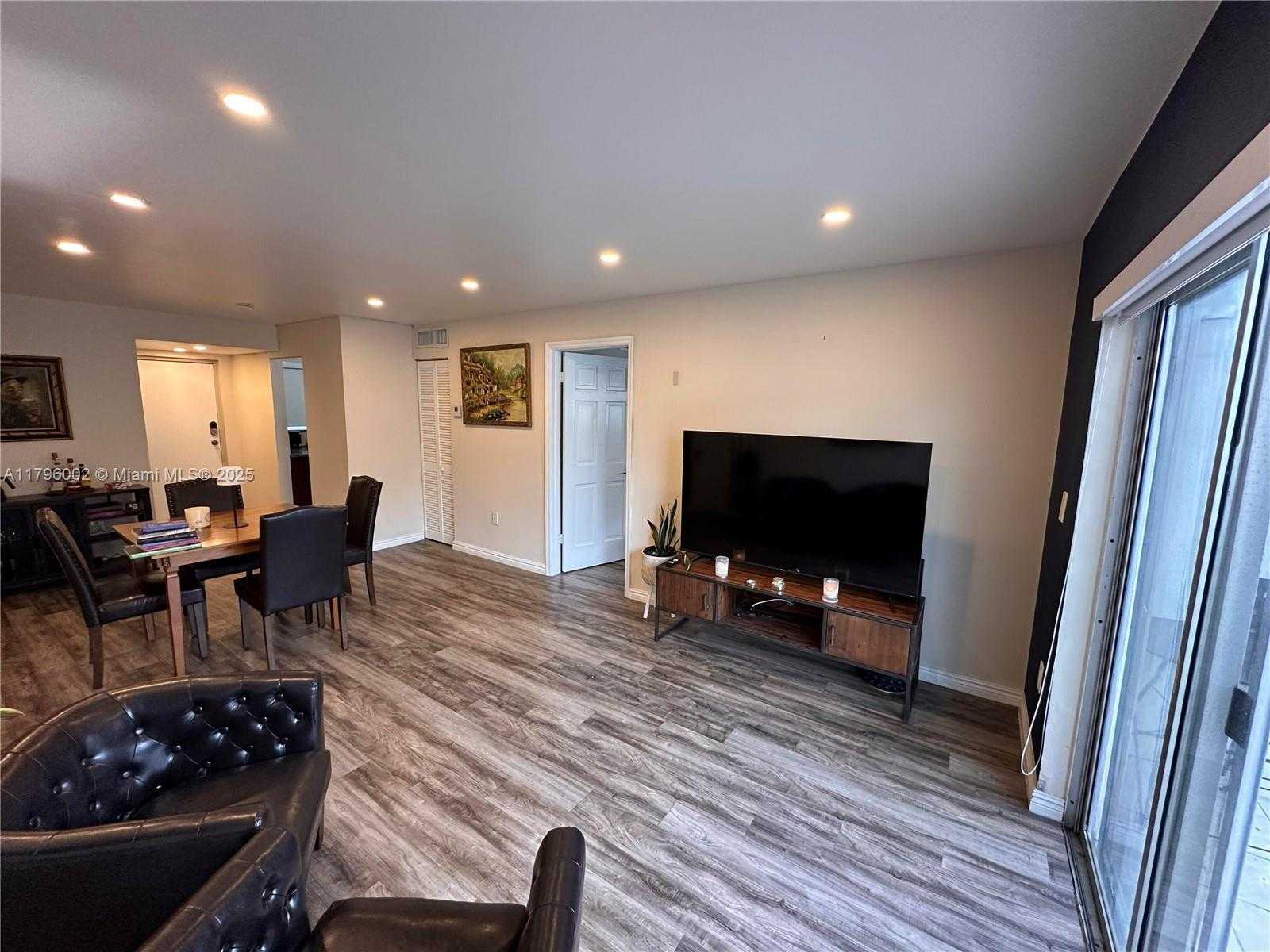 Small Image of 1605 PENNSYLVANIA AVE #303, Miami Beach Number 5