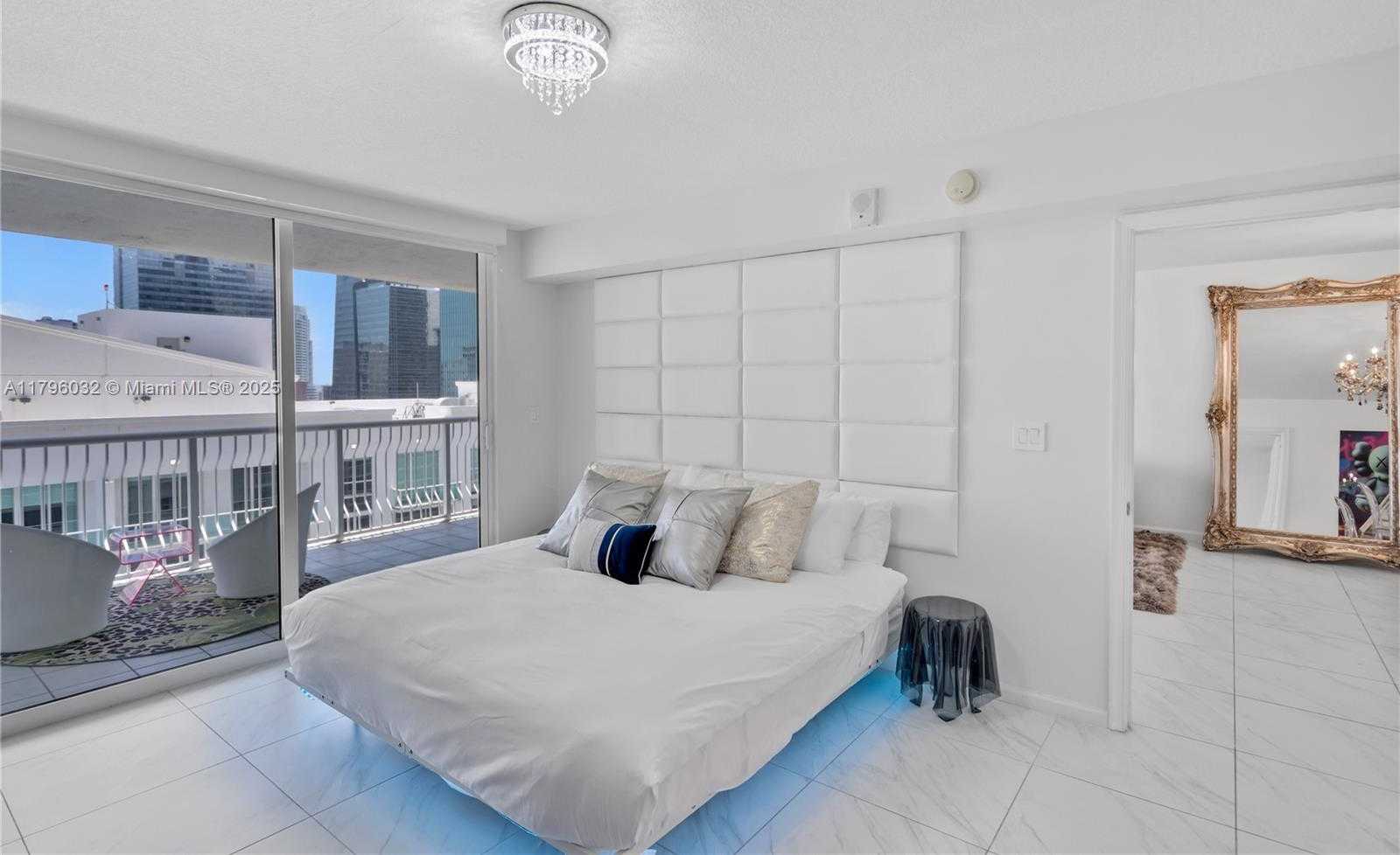 Small Image of 1200 BRICKELL BAY DR #2807, Miami Number 11