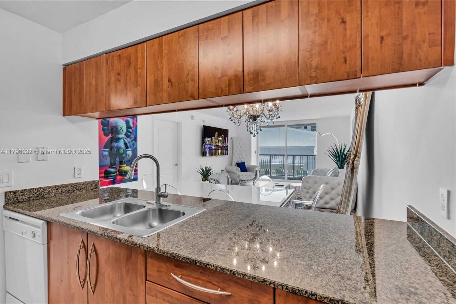 Small Image of 1200 BRICKELL BAY DR #2807, Miami Number 18