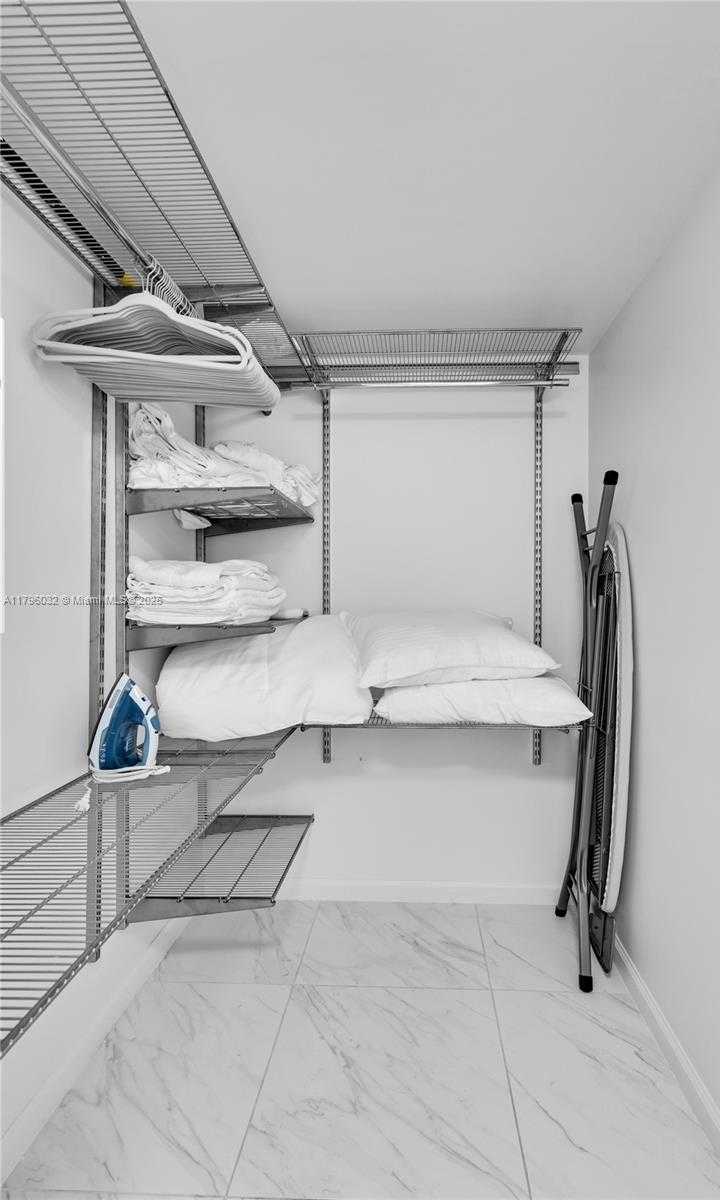 Small Image of 1200 BRICKELL BAY DR #2807, Miami Number 25