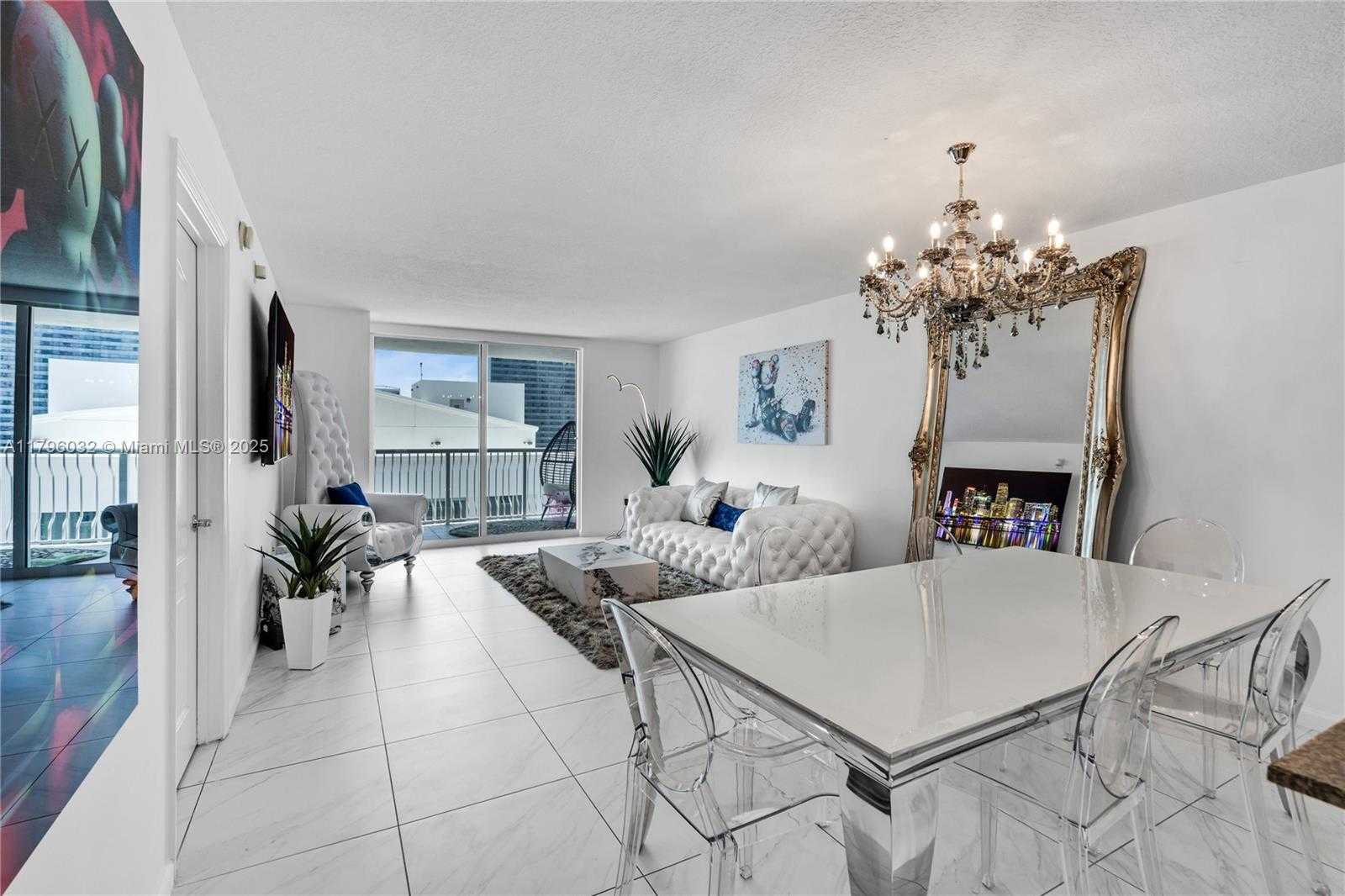 Small Image of 1200 BRICKELL BAY DR #2807, Miami Number 3