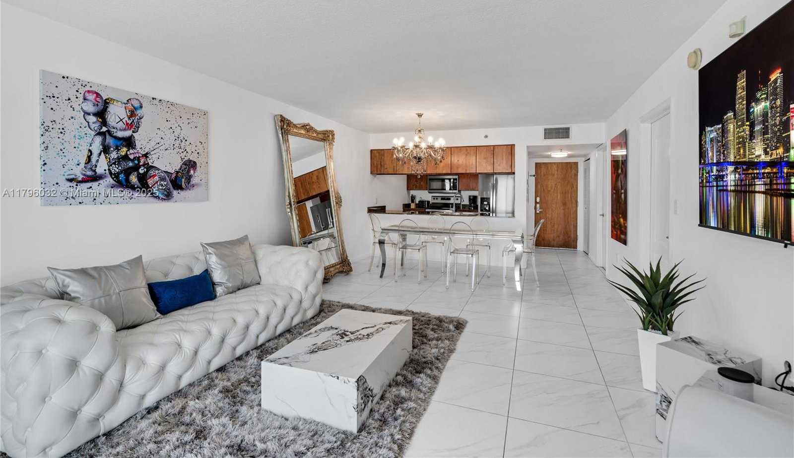 Small Image of 1200 BRICKELL BAY DR #2807, Miami Number 4