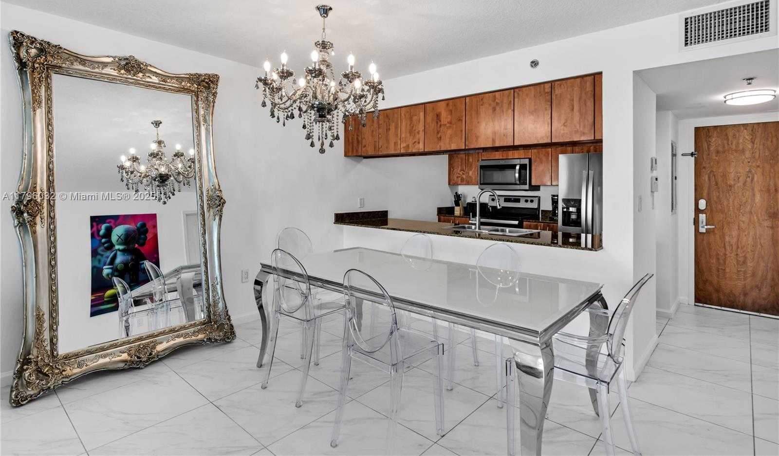 Small Image of 1200 BRICKELL BAY DR #2807, Miami Number 5