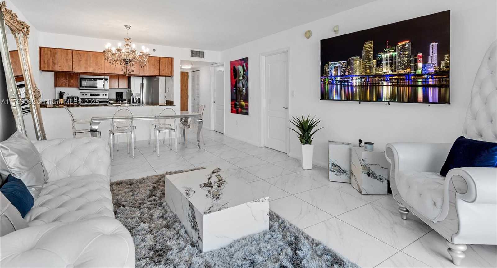 Small Image of 1200 BRICKELL BAY DR #2807, Miami Number 7