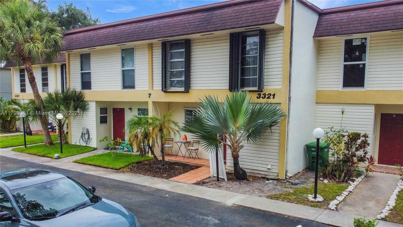 Small Image of 3321 FARRAGUT ST #7D, Hollywood Number 17