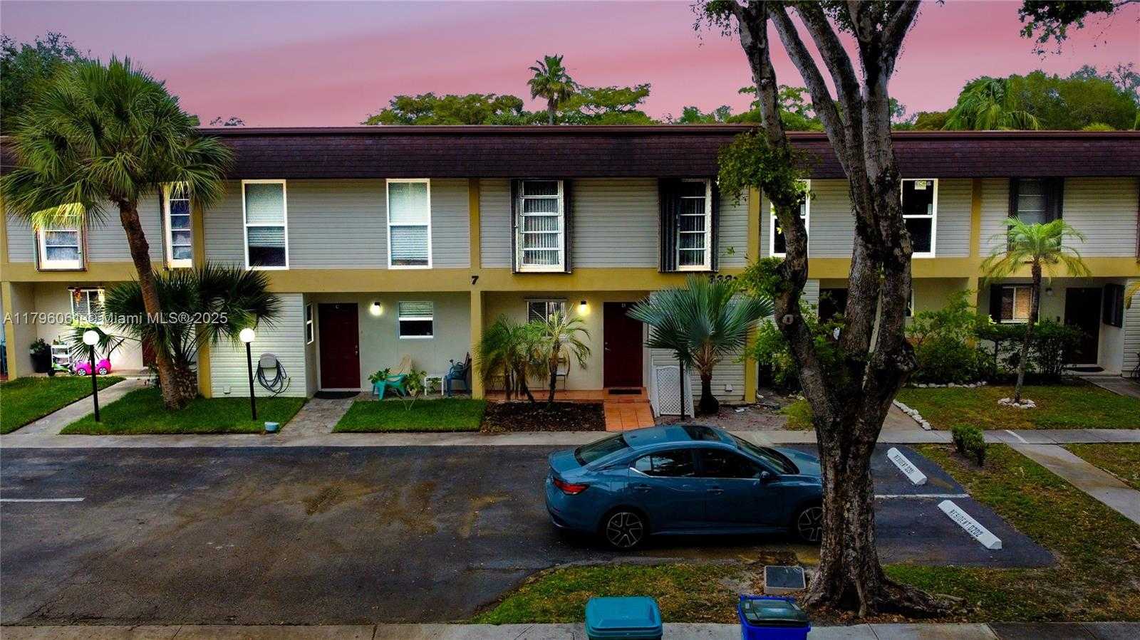 Small Image of 3321 FARRAGUT ST #7D, Hollywood Number 19