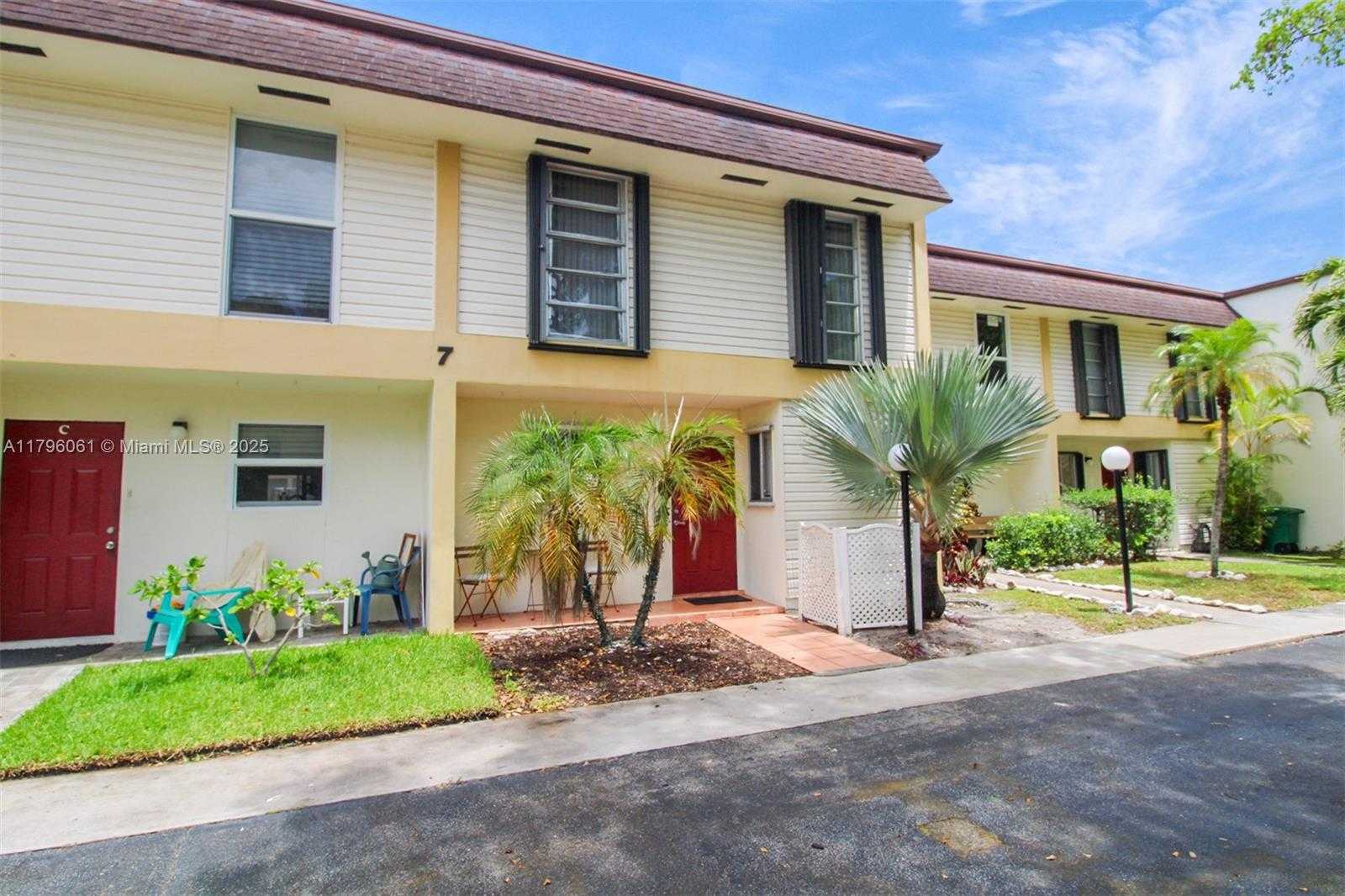 Small Image of 3321 FARRAGUT ST #7D, Hollywood Number 23
