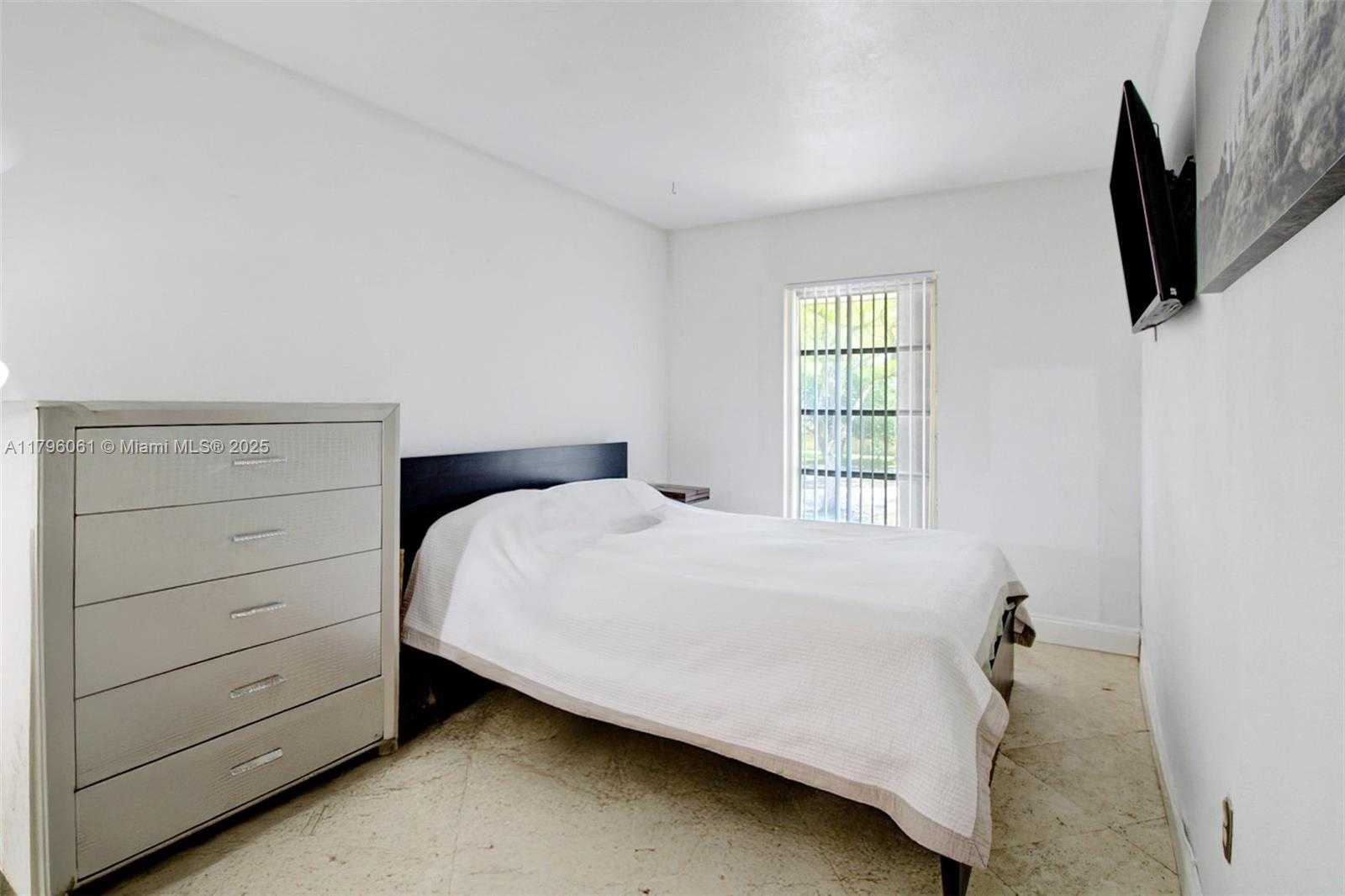 Small Image of 3321 FARRAGUT ST #7D, Hollywood Number 26