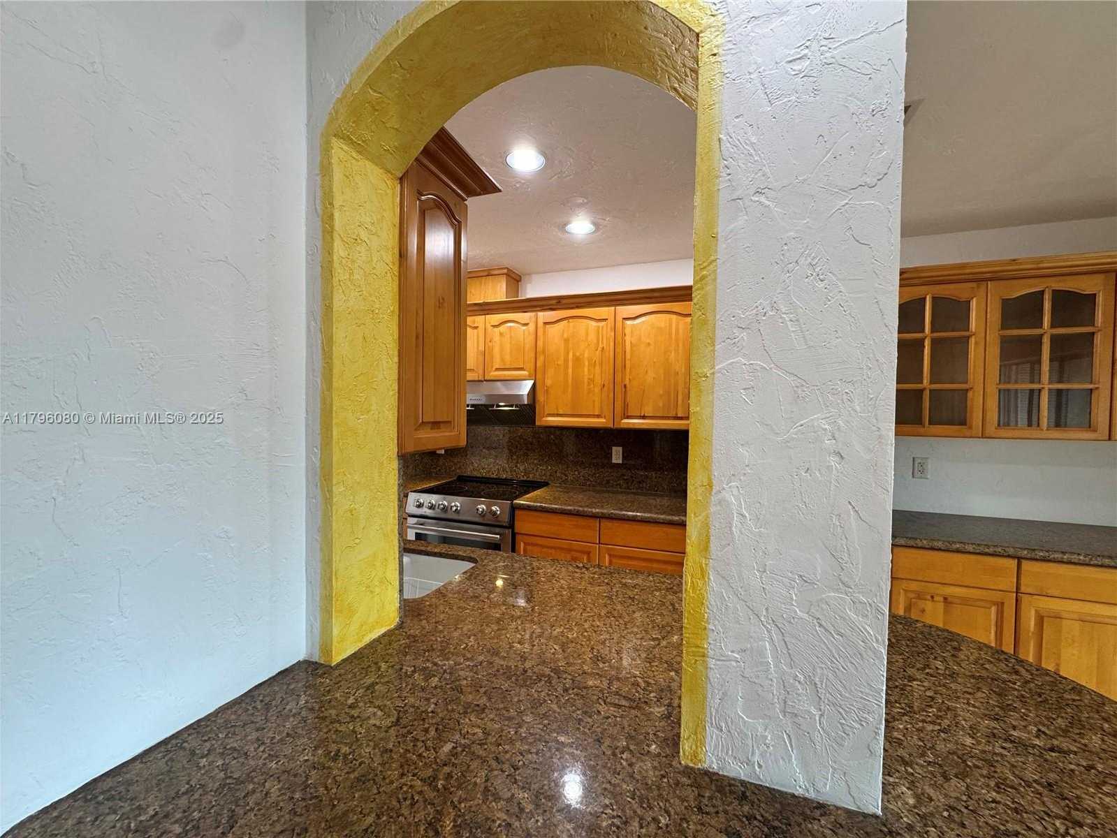 Small Image of 1700 PIERCE ST #202, Hollywood Number 16