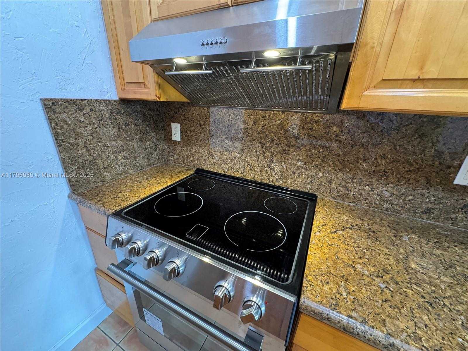 Small Image of 1700 PIERCE ST #202, Hollywood Number 21
