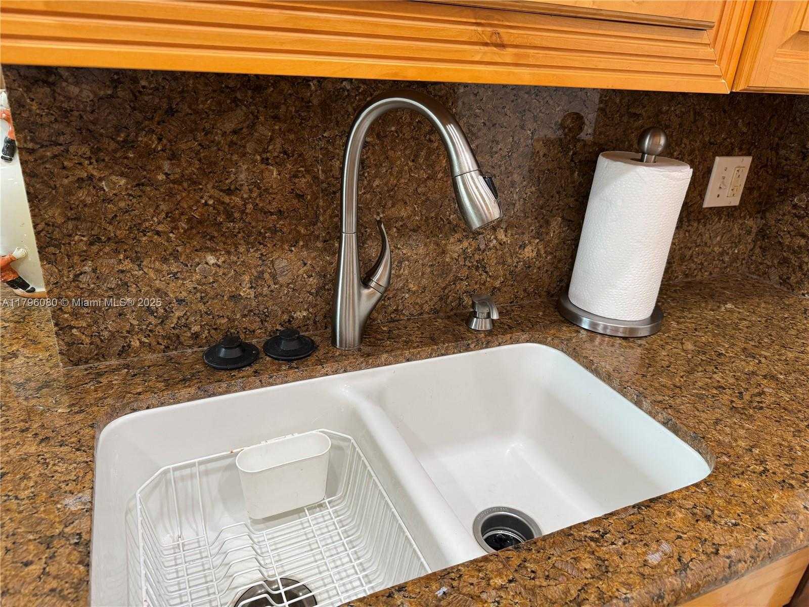 Small Image of 1700 PIERCE ST #202, Hollywood Number 24