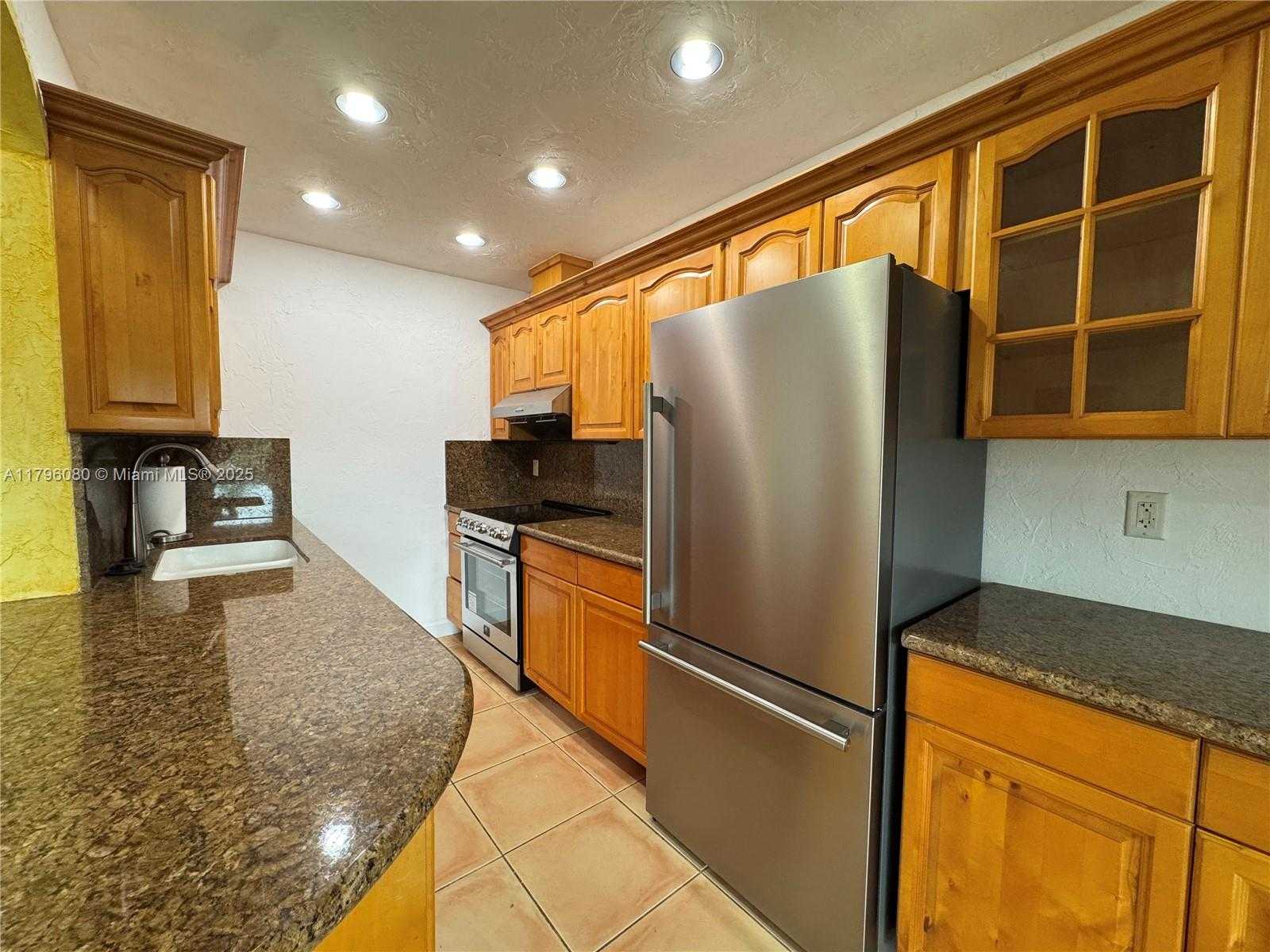 Small Image of 1700 PIERCE ST #202, Hollywood Number 3