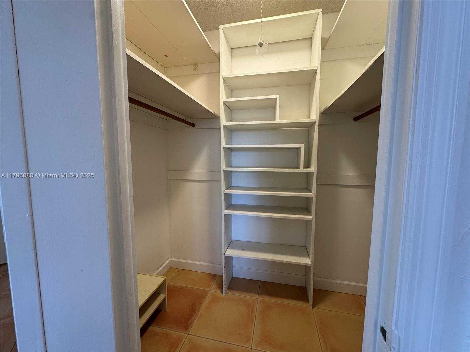 Small Image of 1700 PIERCE ST #202, Hollywood Number 30