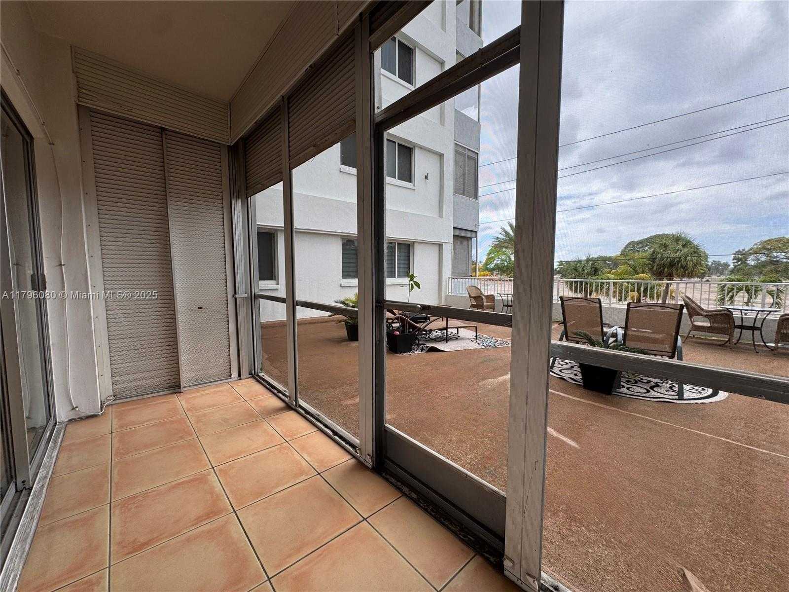 Small Image of 1700 PIERCE ST #202, Hollywood Number 31