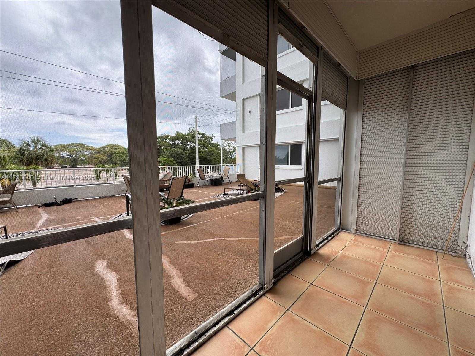 Small Image of 1700 PIERCE ST #202, Hollywood Number 32