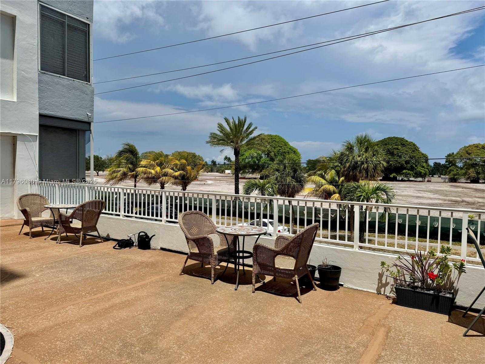 Small Image of 1700 PIERCE ST #202, Hollywood Number 34