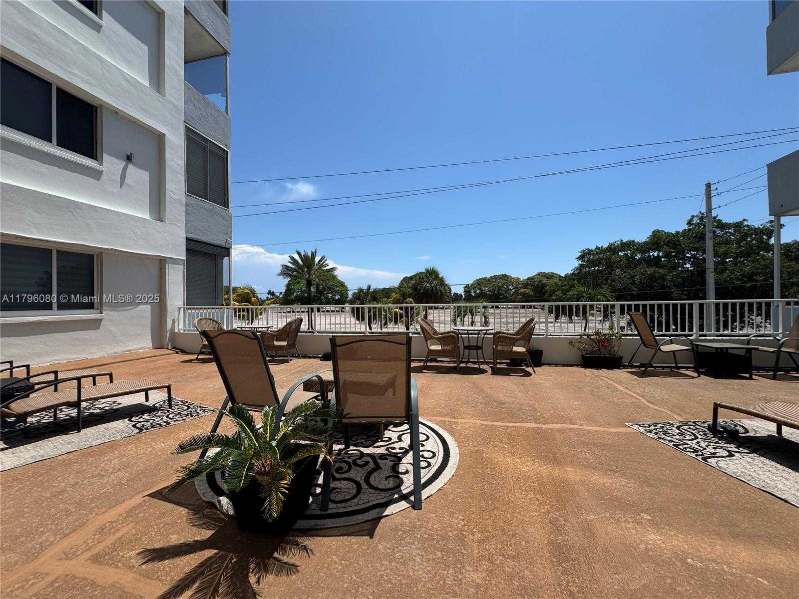 Small Image of 1700 PIERCE ST #202, Hollywood Number 36