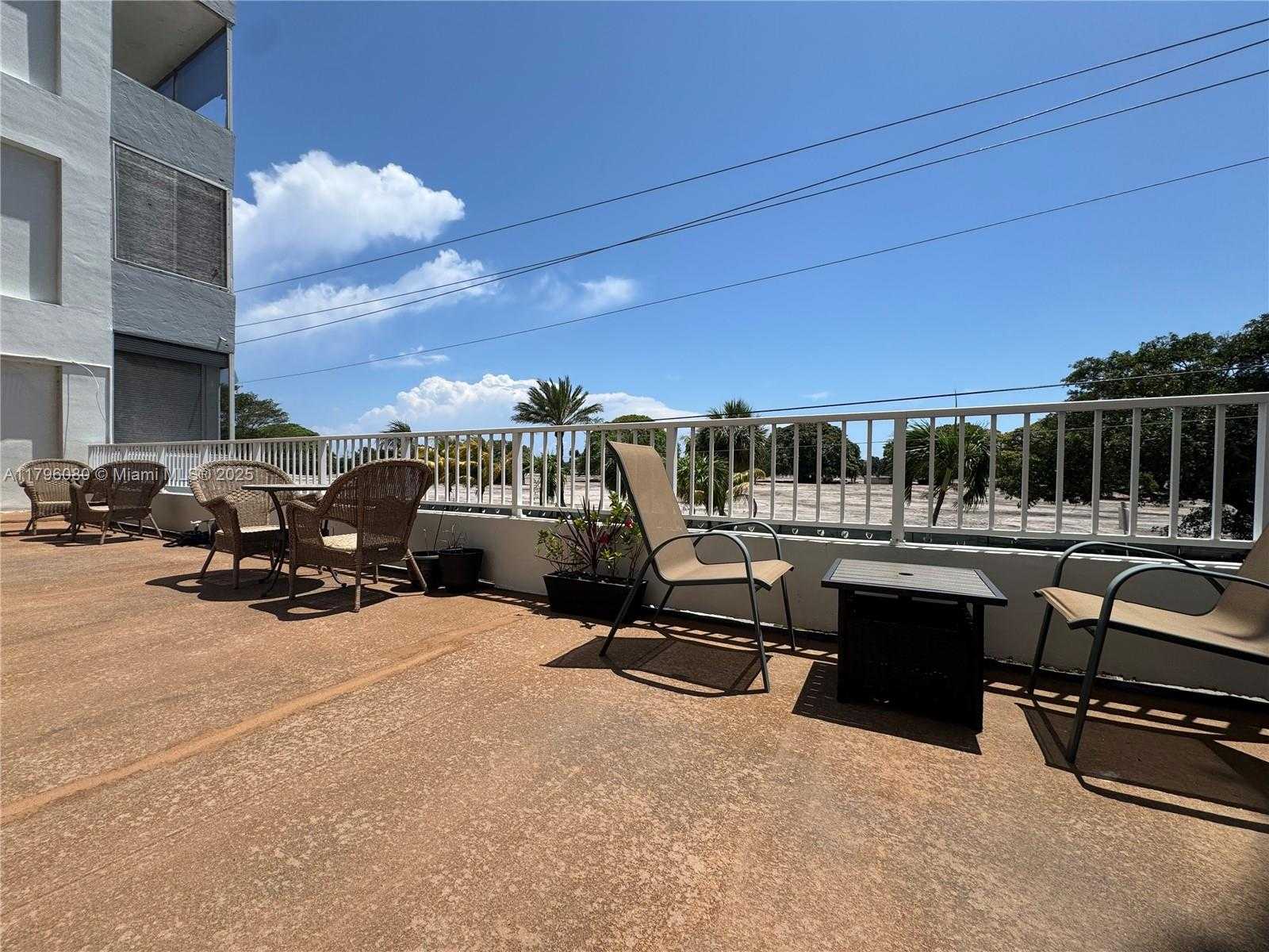 Small Image of 1700 PIERCE ST #202, Hollywood Number 37