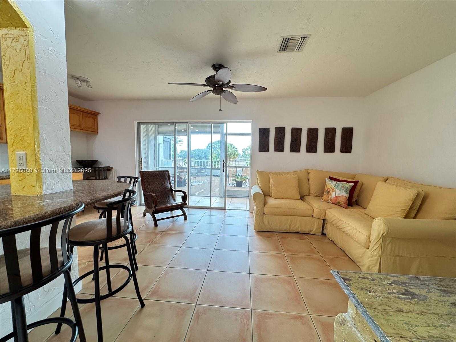 Small Image of 1700 PIERCE ST #202, Hollywood Number 4