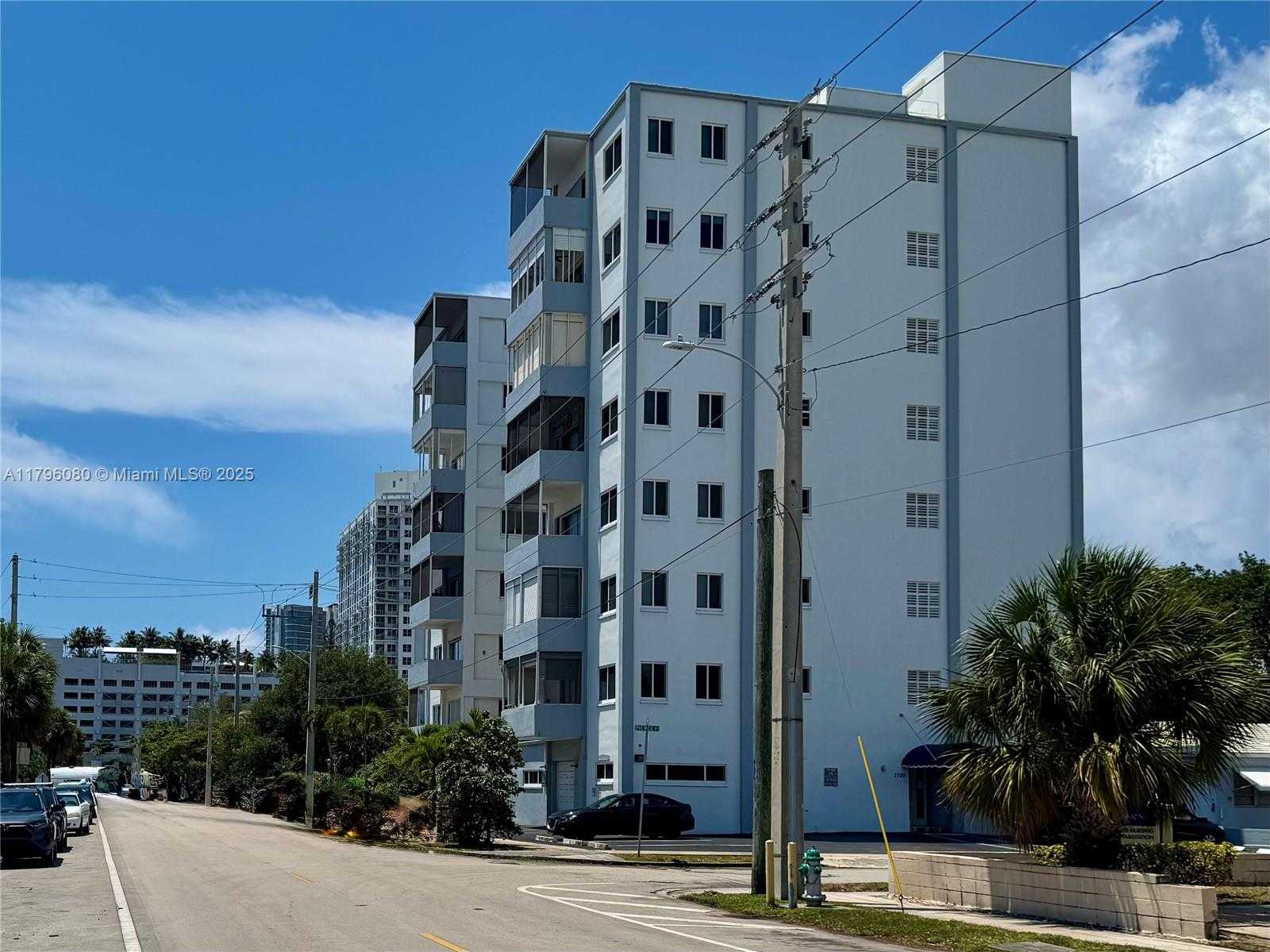 Small Image of 1700 PIERCE ST #202, Hollywood Number 49