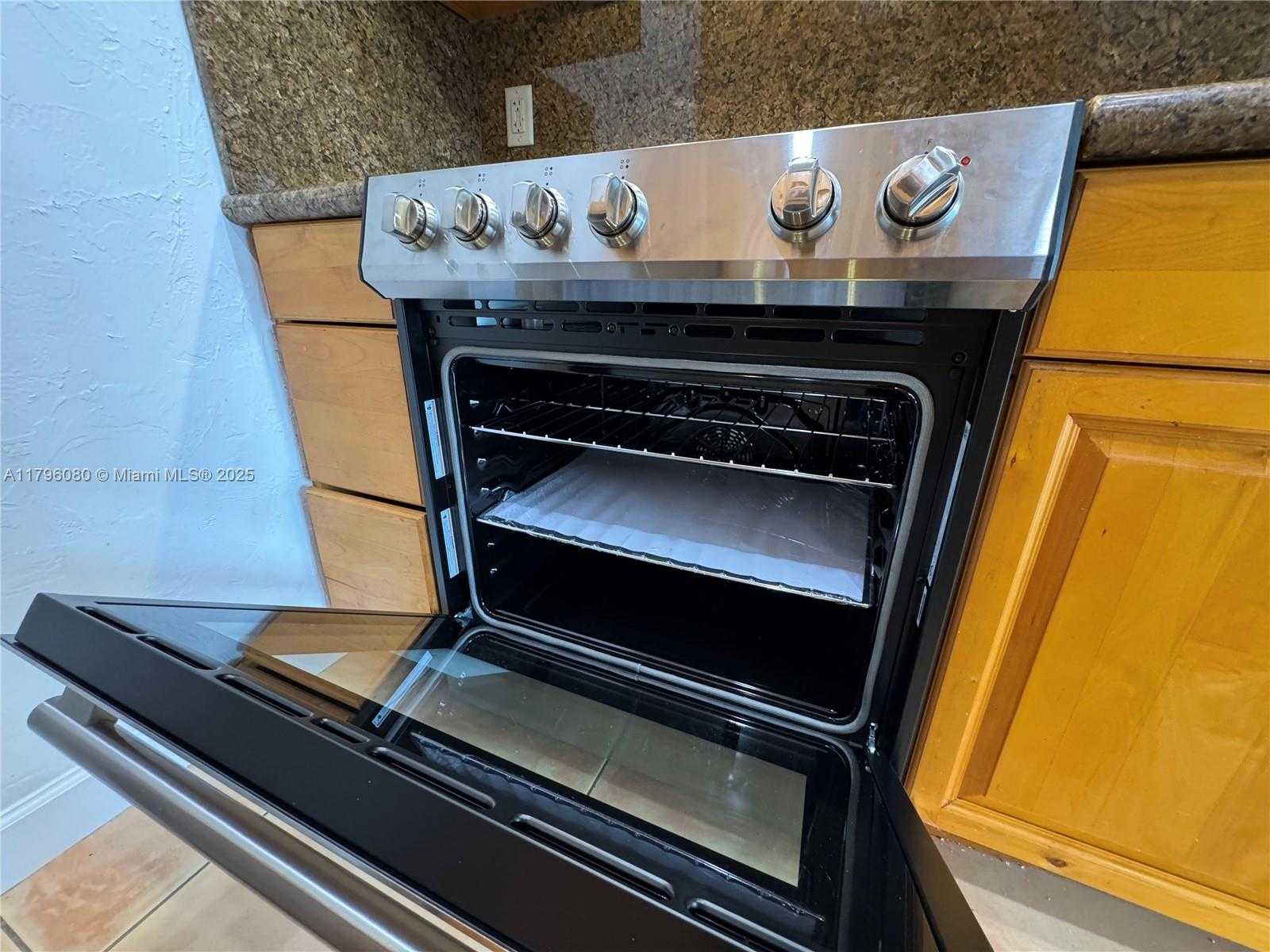 Small Image of 1700 PIERCE ST #202, Hollywood Number 5