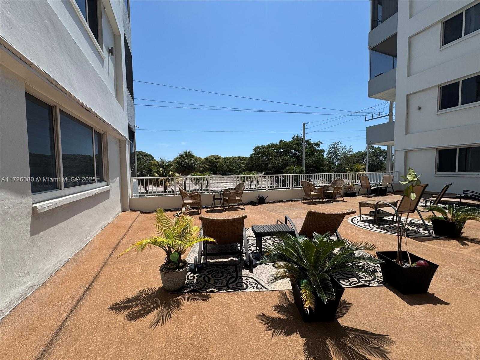 Small Image of 1700 PIERCE ST #202, Hollywood Number 7