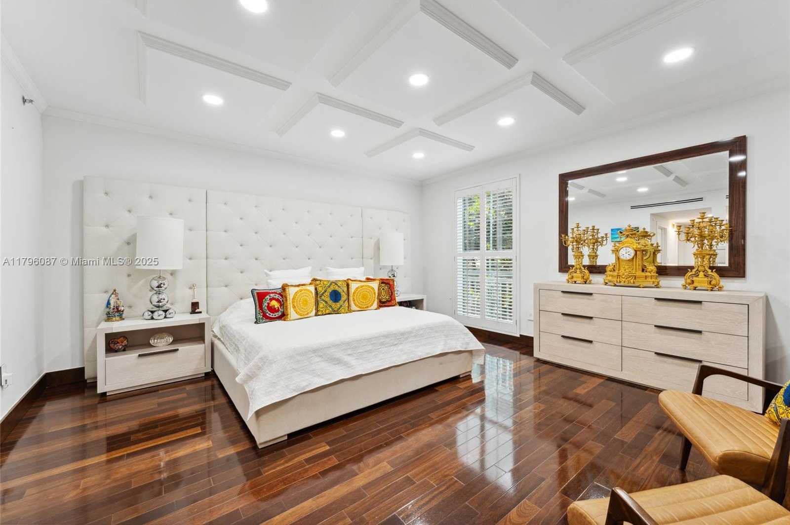 Small Image of 614 Valencia Ave, Coral Gables, FL 33134, USA Number 14