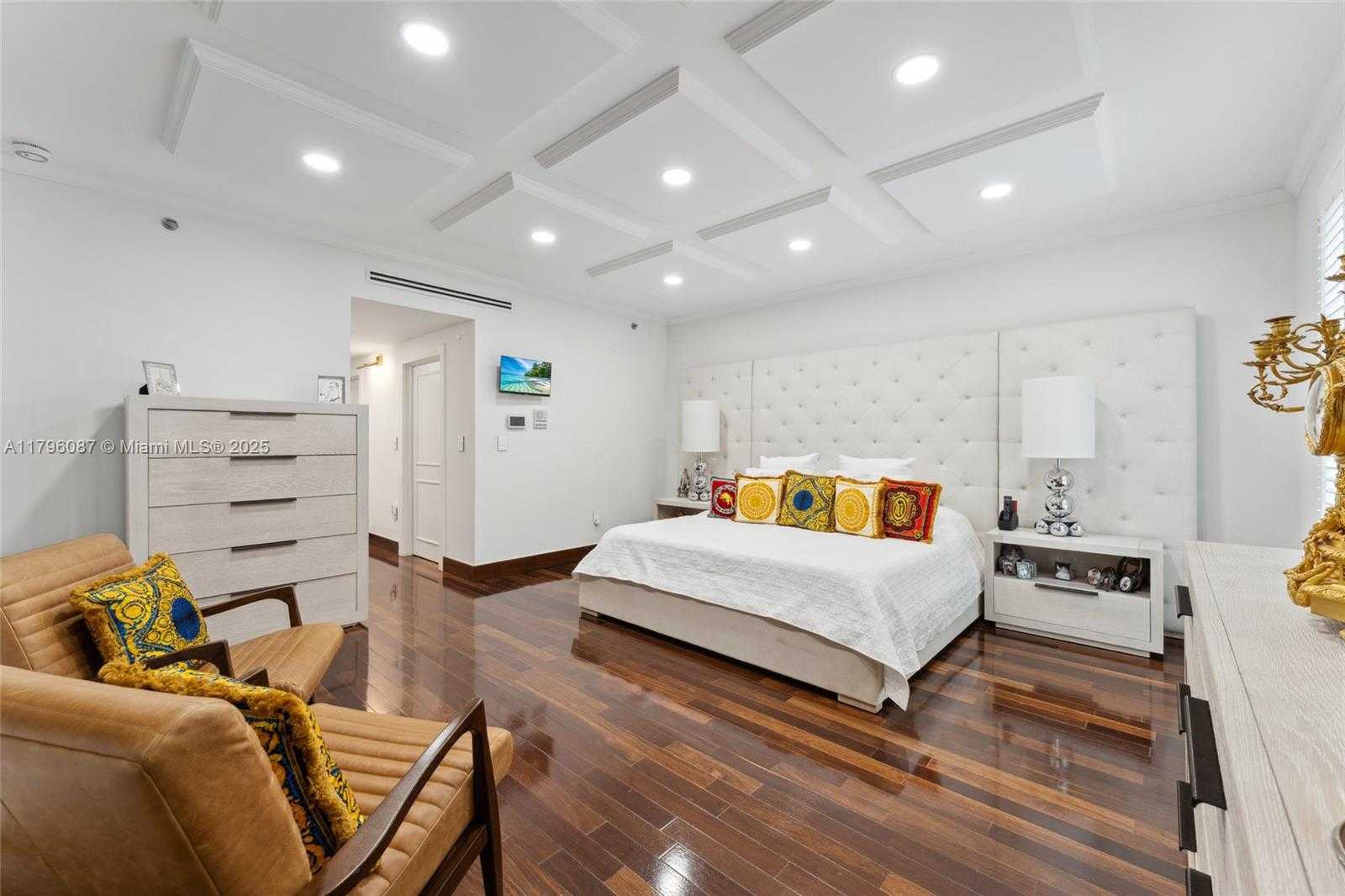 Small Image of 614 Valencia Ave, Coral Gables, FL 33134, USA Number 15