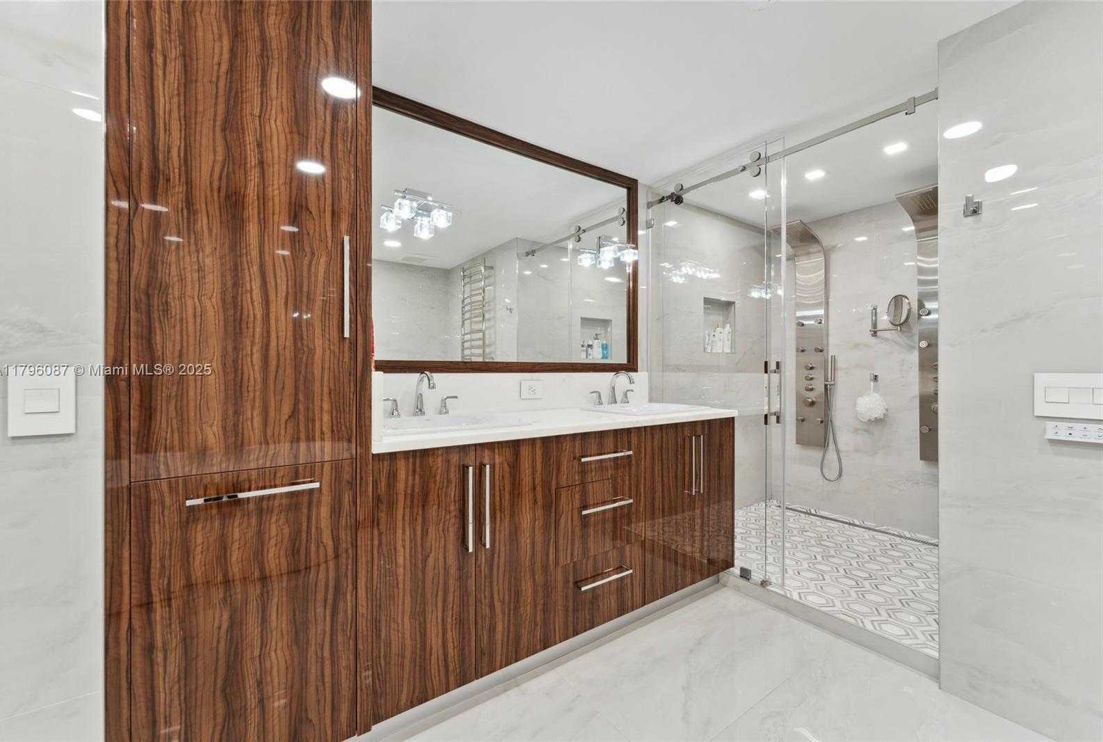 Small Image of 614 Valencia Ave, Coral Gables, FL 33134, USA Number 18