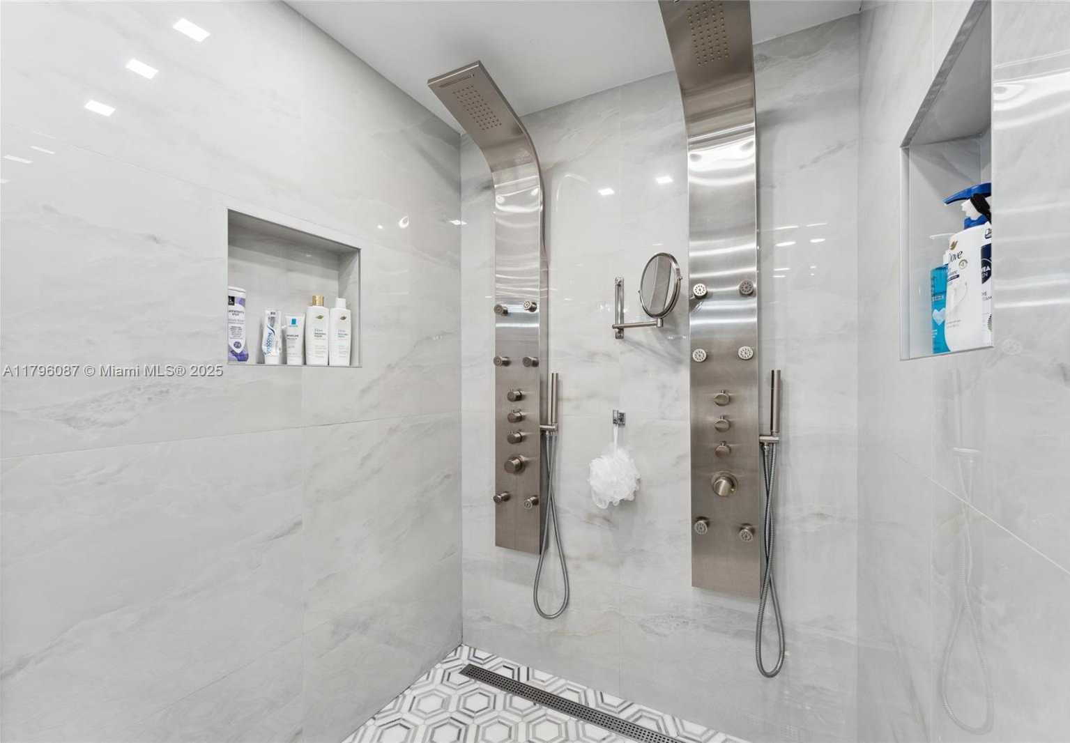 Small Image of 614 Valencia Ave, Coral Gables, FL 33134, USA Number 19