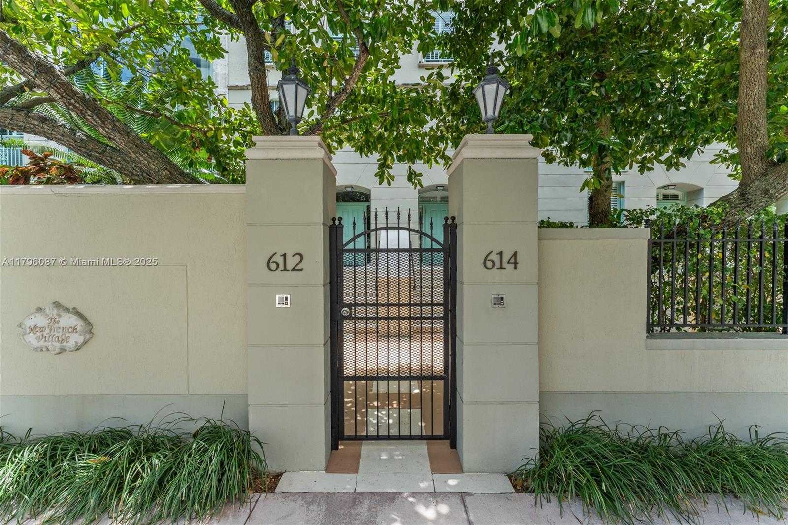 Small Image of 614 Valencia Ave, Coral Gables, FL 33134, USA Number 2