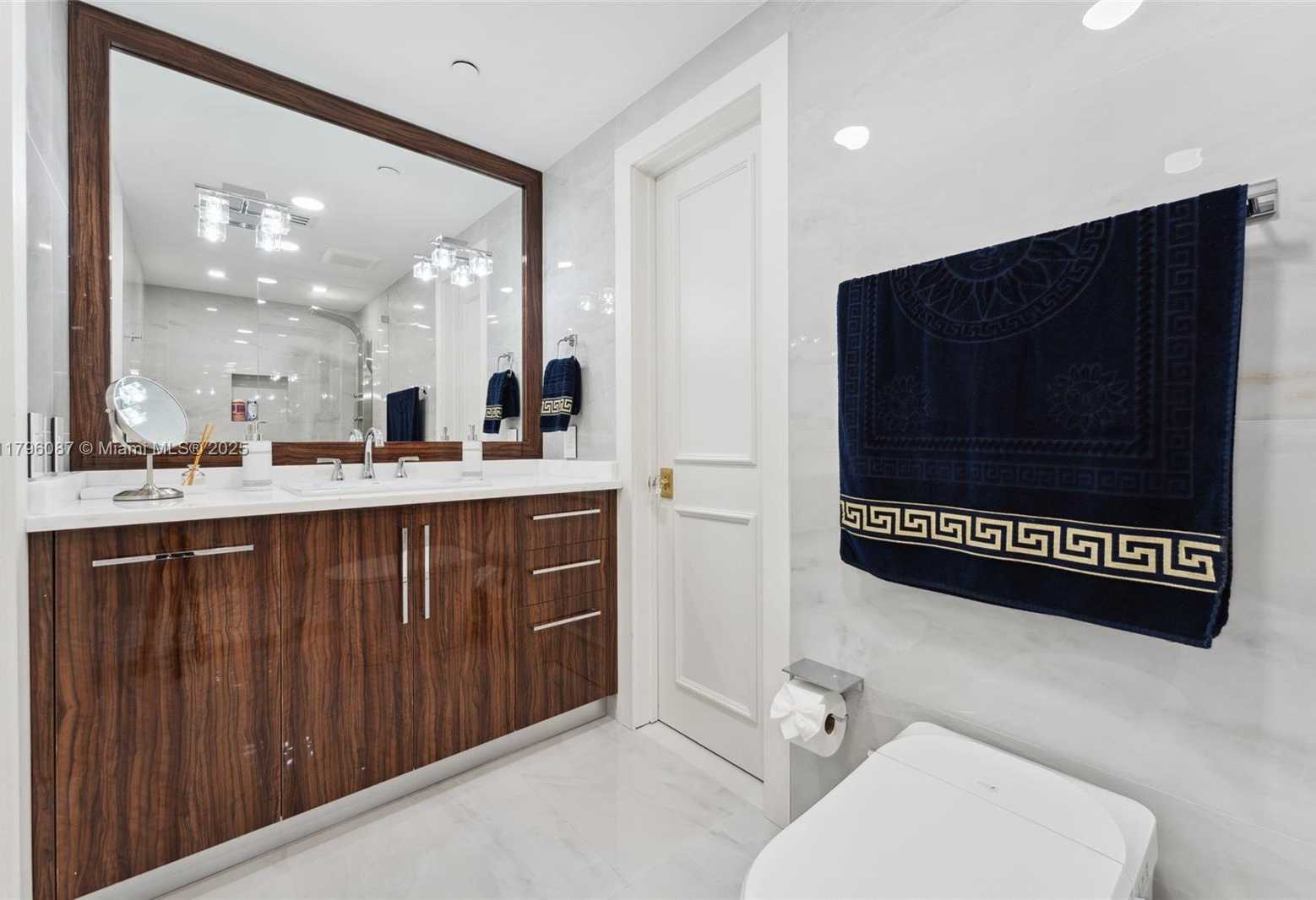 Small Image of 614 Valencia Ave, Coral Gables, FL 33134, USA Number 24