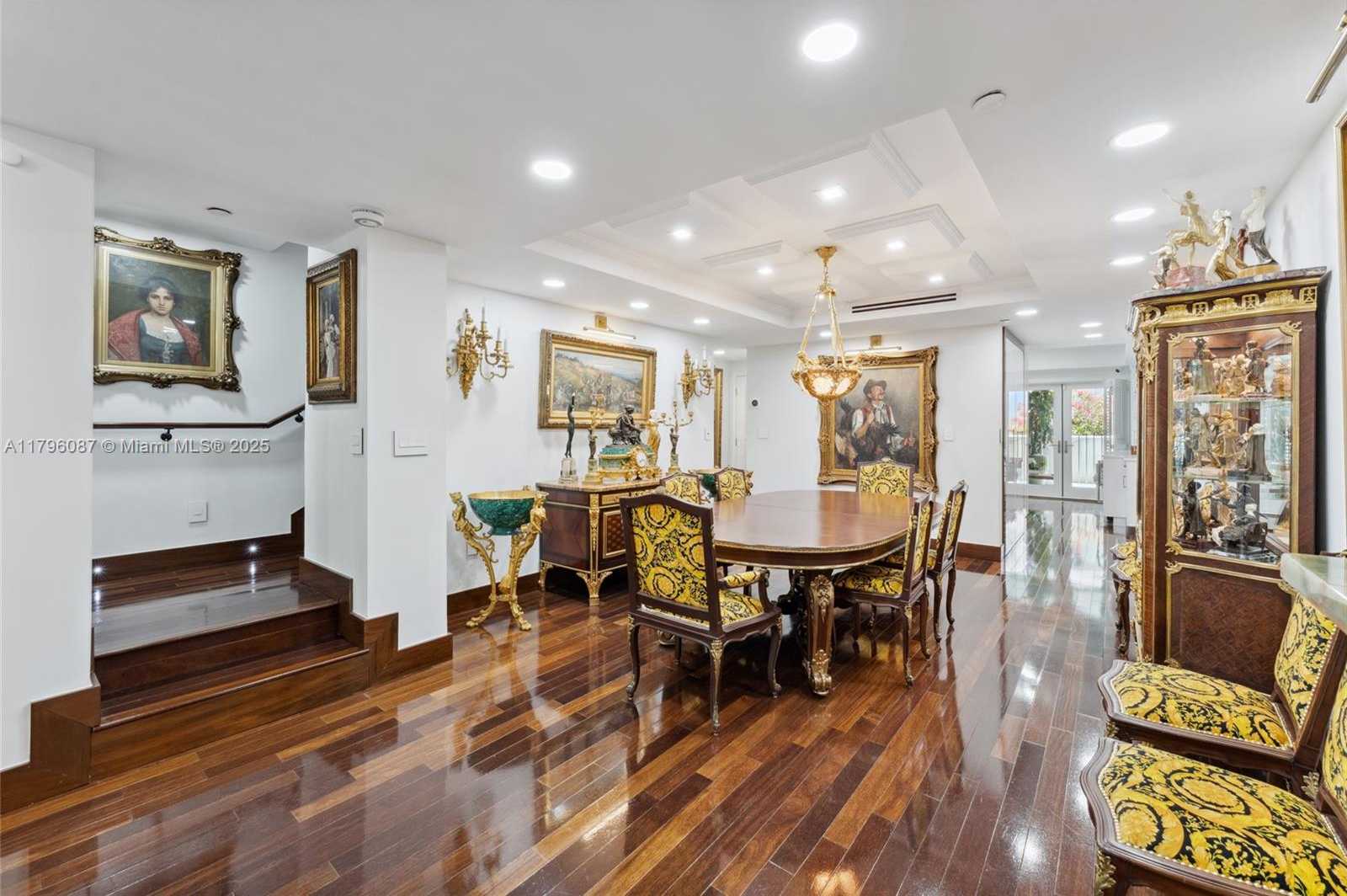 Small Image of 614 Valencia Ave, Coral Gables, FL 33134, USA Number 6