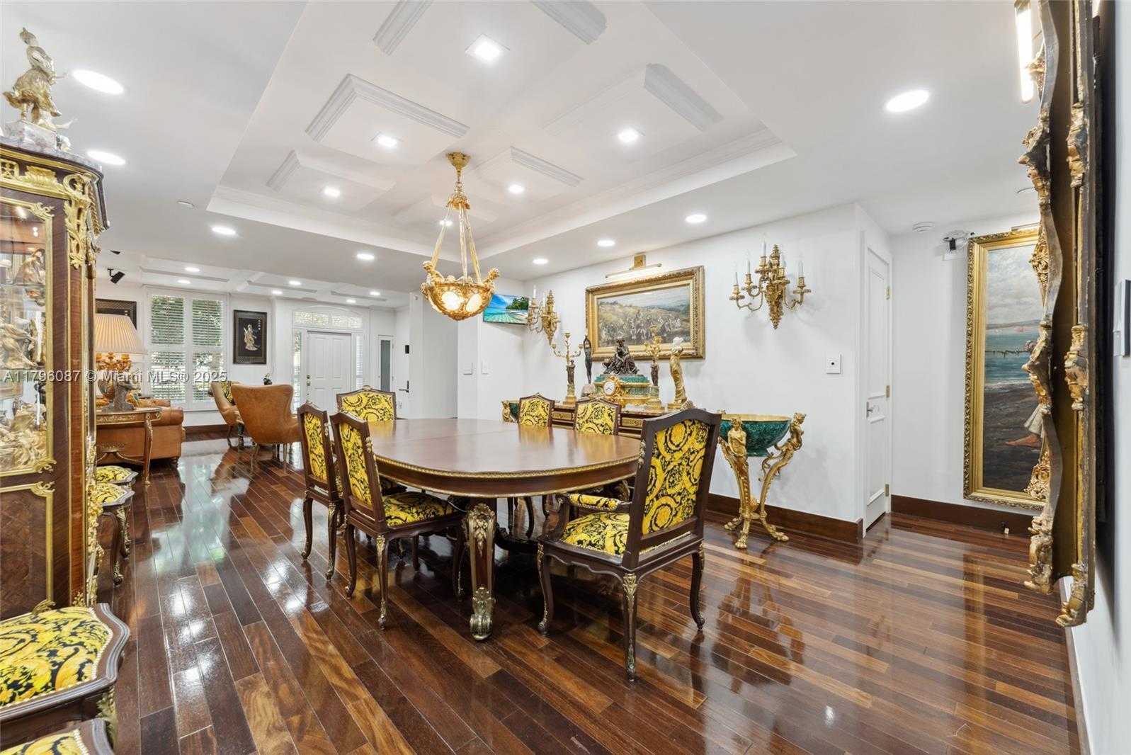 Small Image of 614 Valencia Ave, Coral Gables, FL 33134, USA Number 7