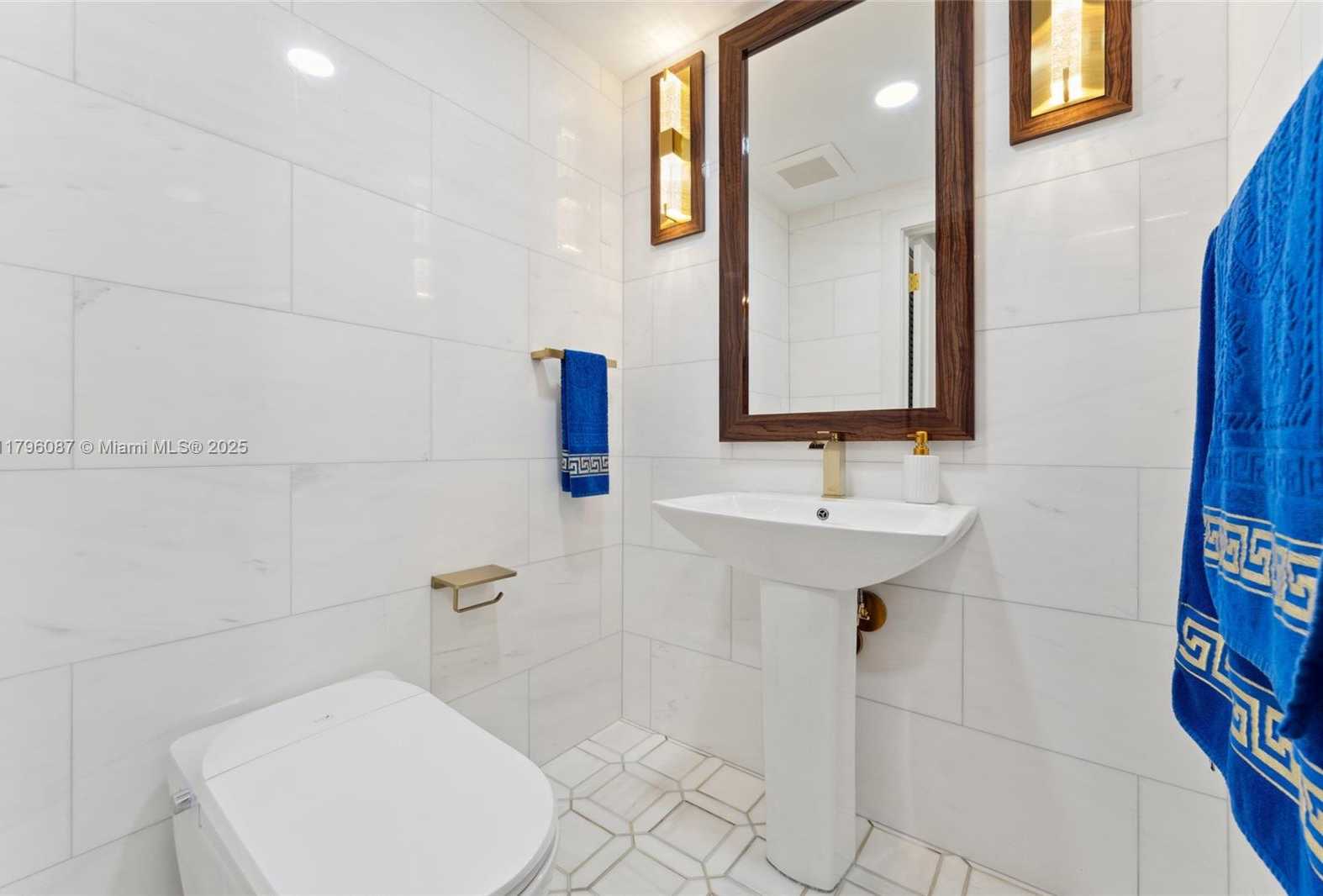 Small Image of 614 Valencia Ave, Coral Gables, FL 33134, USA Number 8
