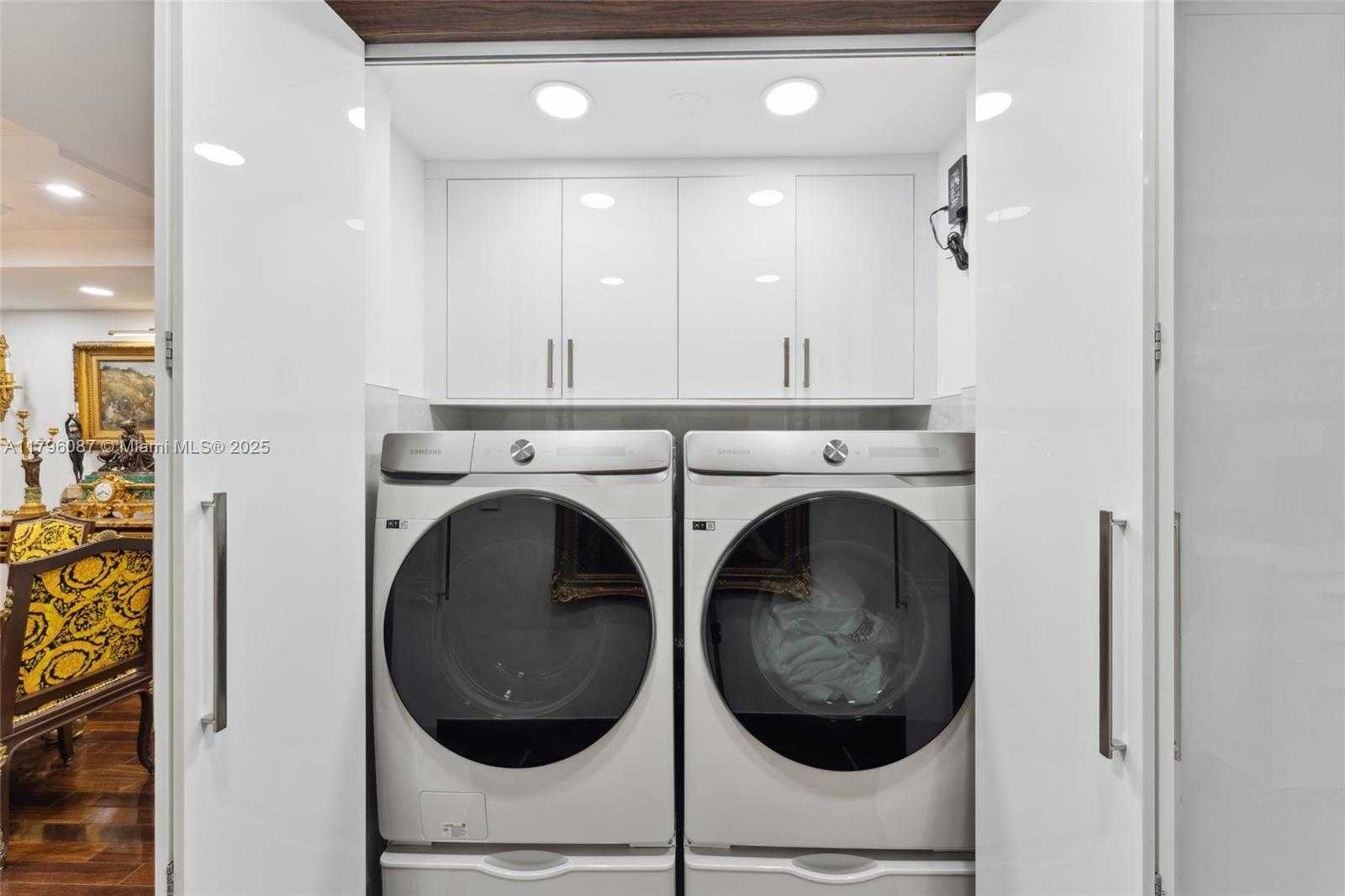 Small Image of 614 Valencia Ave, Coral Gables, FL 33134, USA Number 9