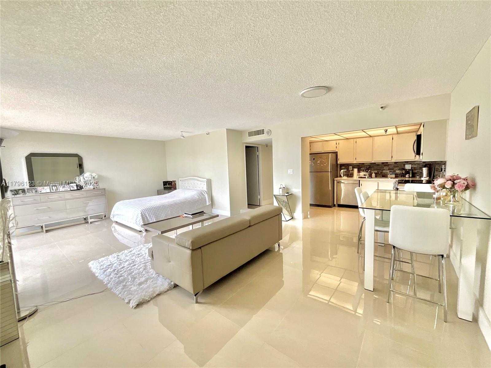 Small Image of 290 174TH ST #515, Sunny Isles Beach Number 4