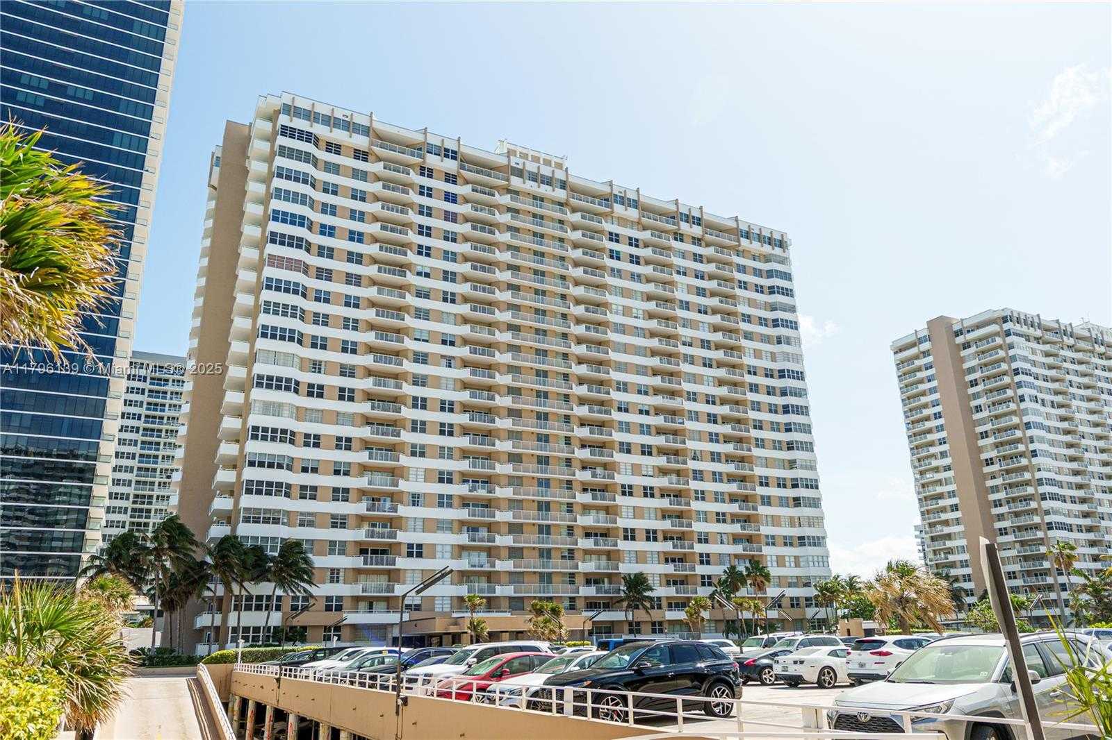 Small Image of 1980 SOUTH OCEAN DR #MK, Hallandale Beach Number 19