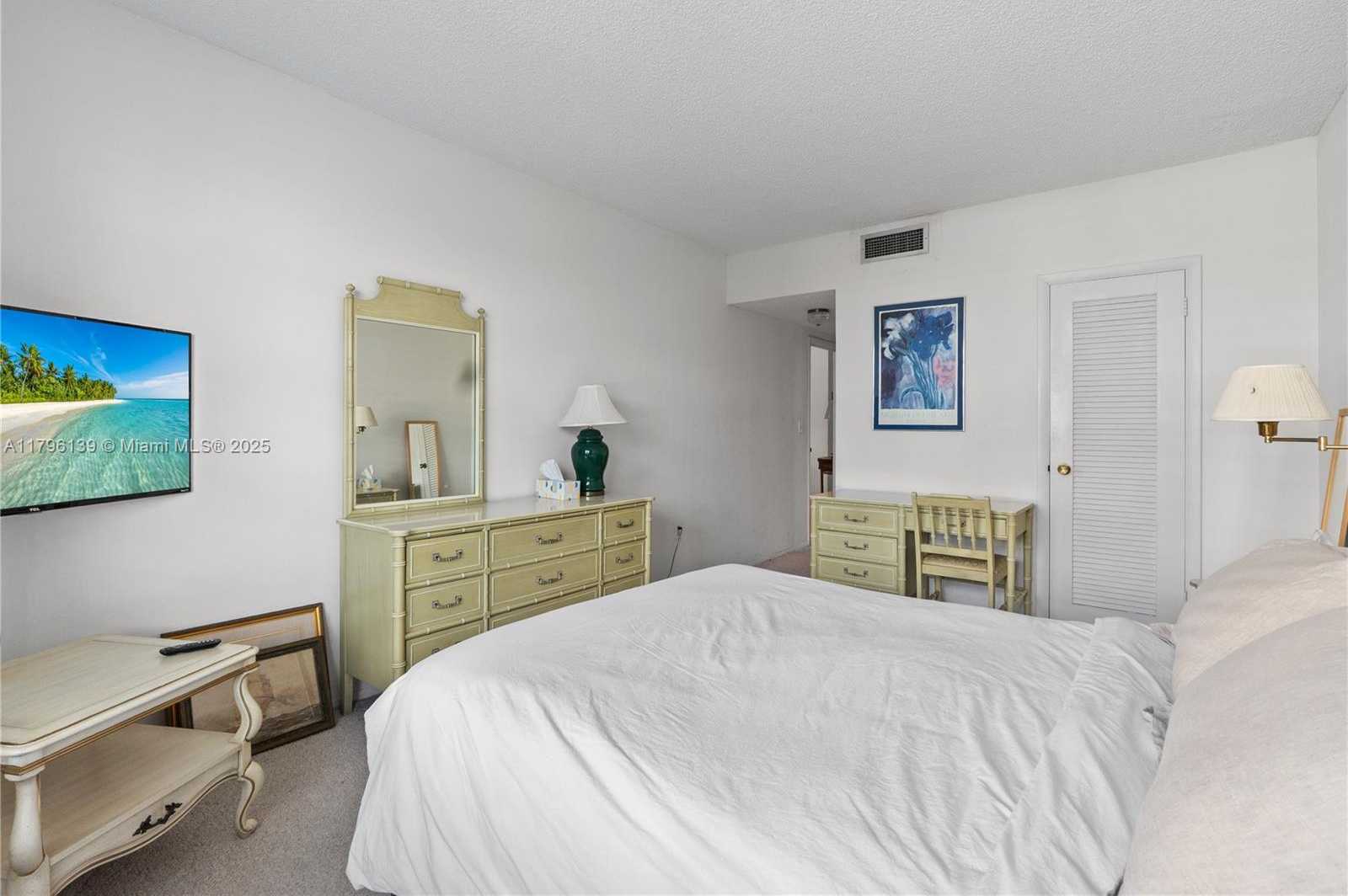 Small Image of 1980 SOUTH OCEAN DR #MK, Hallandale Beach Number 34