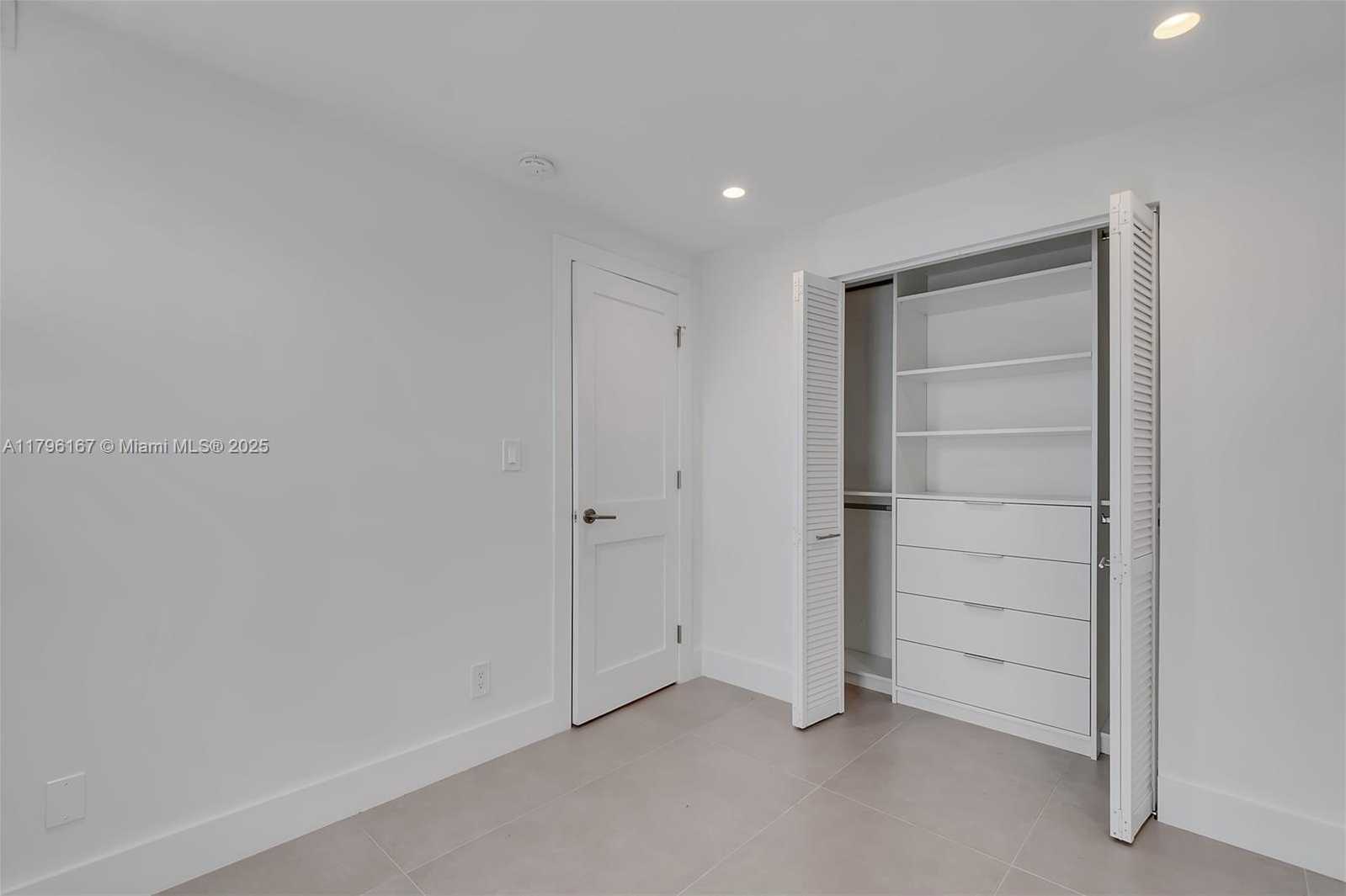 Small Image of 240 GALEN DR #308, Key Biscayne Number 14