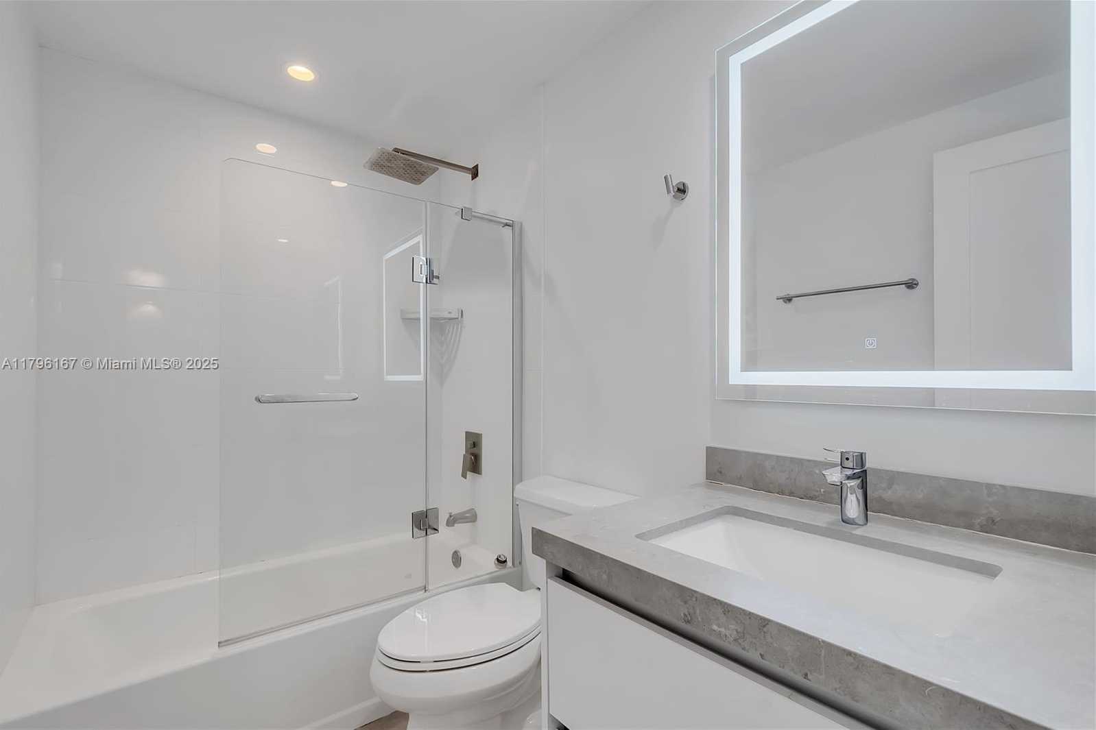 Small Image of 240 GALEN DR #308, Key Biscayne Number 8