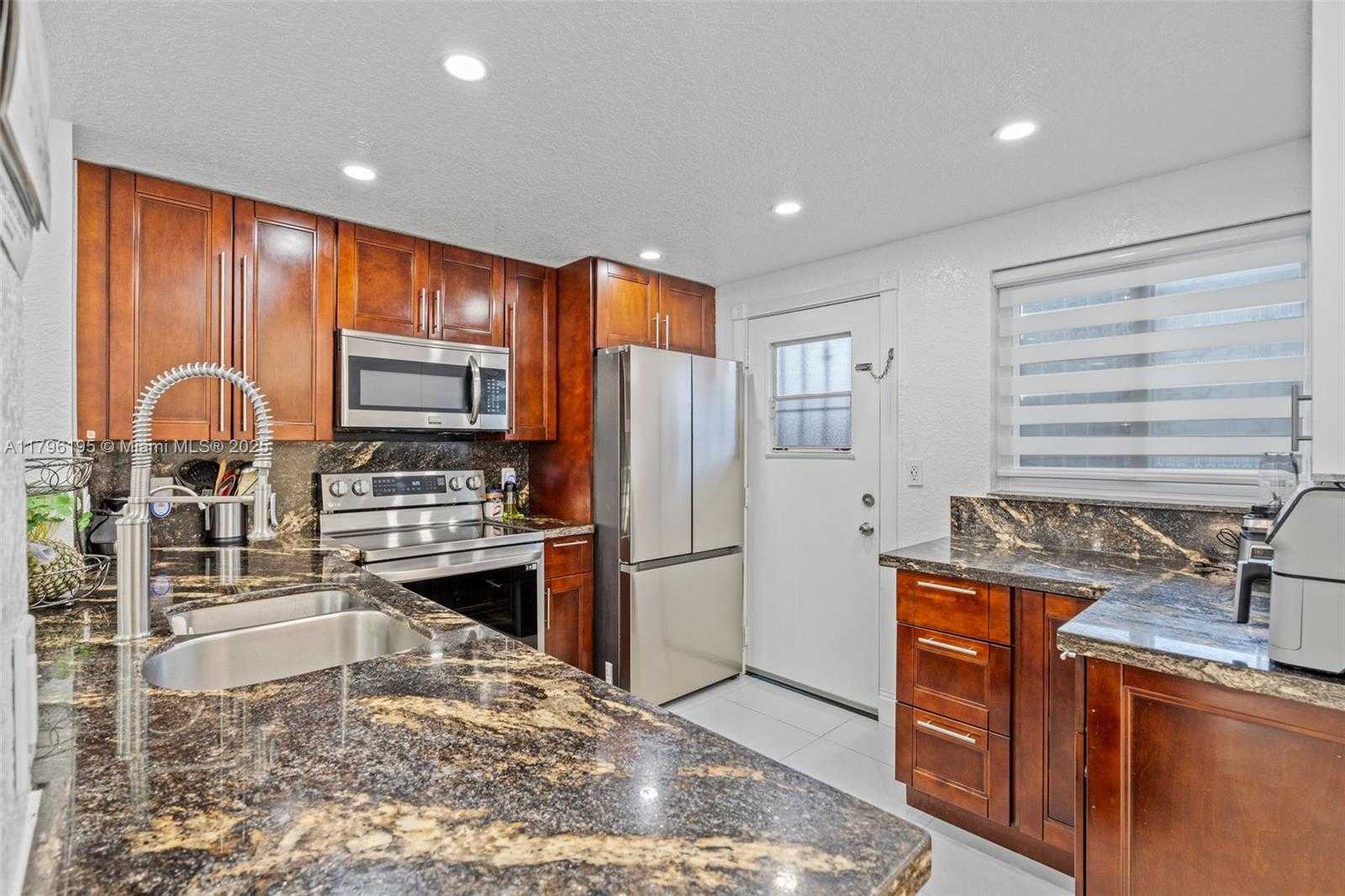 Small Image of 301 NORTH EAST 14TH AVE #207, Hallandale Beach Number 5