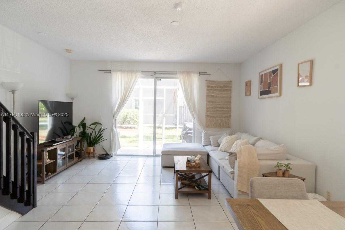 Small Image of 1999 MADEIRA DR #1999, Weston Number 11