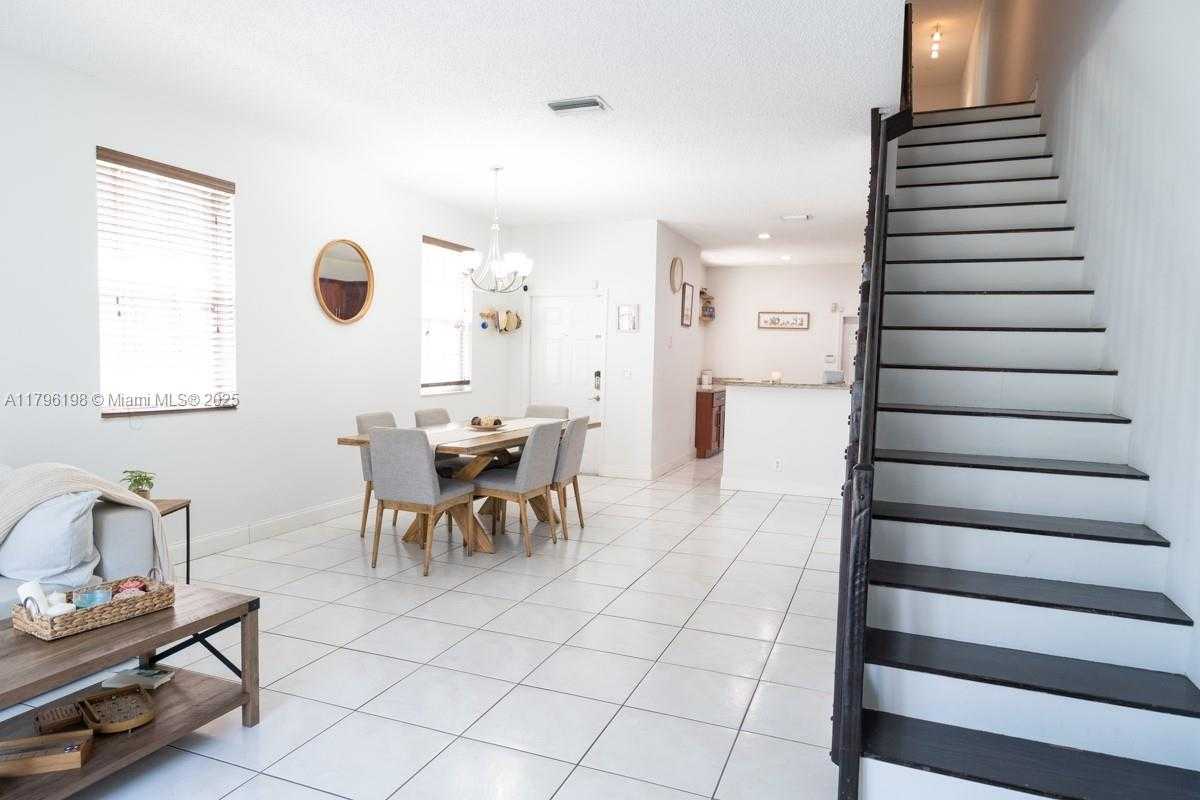 Small Image of 1999 MADEIRA DR #1999, Weston Number 14
