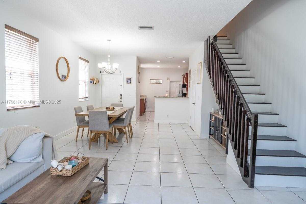 Small Image of 1999 MADEIRA DR #1999, Weston Number 15