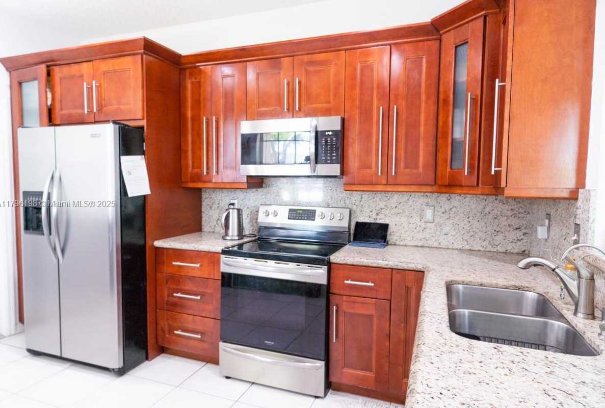Small Image of 1999 MADEIRA DR #1999, Weston Number 16