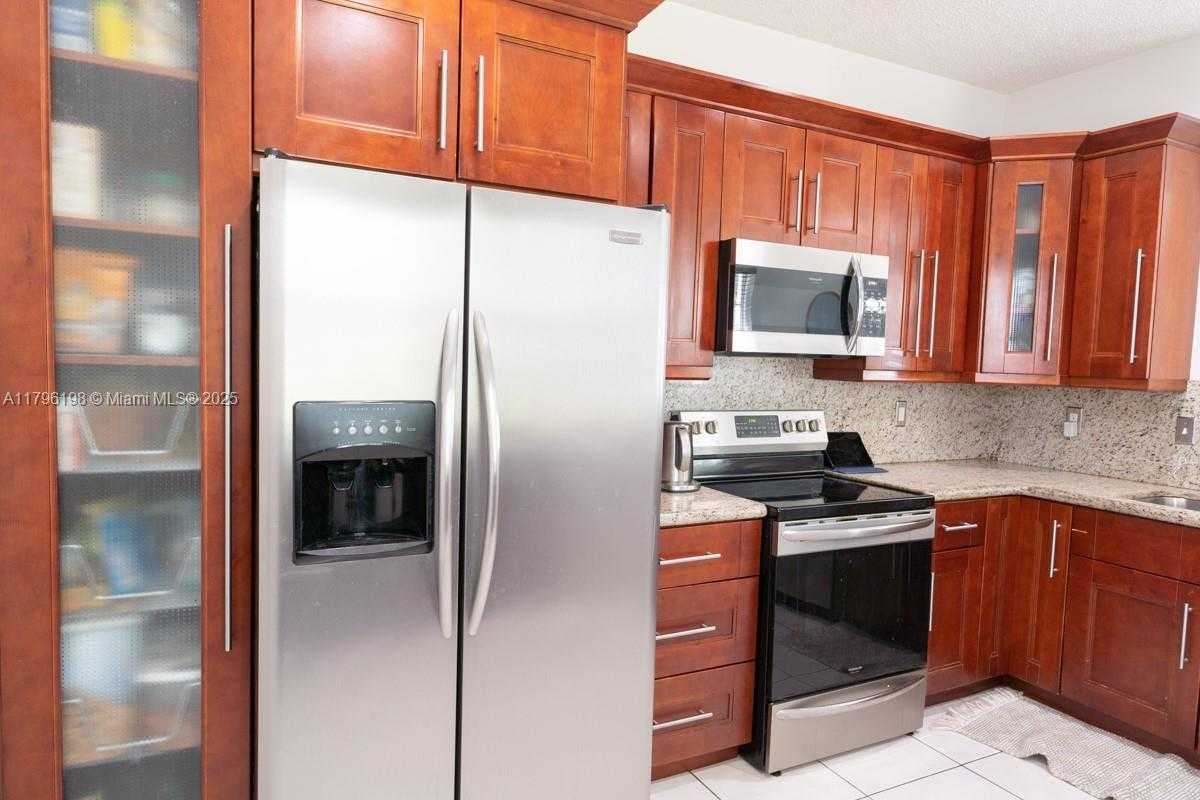 Small Image of 1999 MADEIRA DR #1999, Weston Number 17