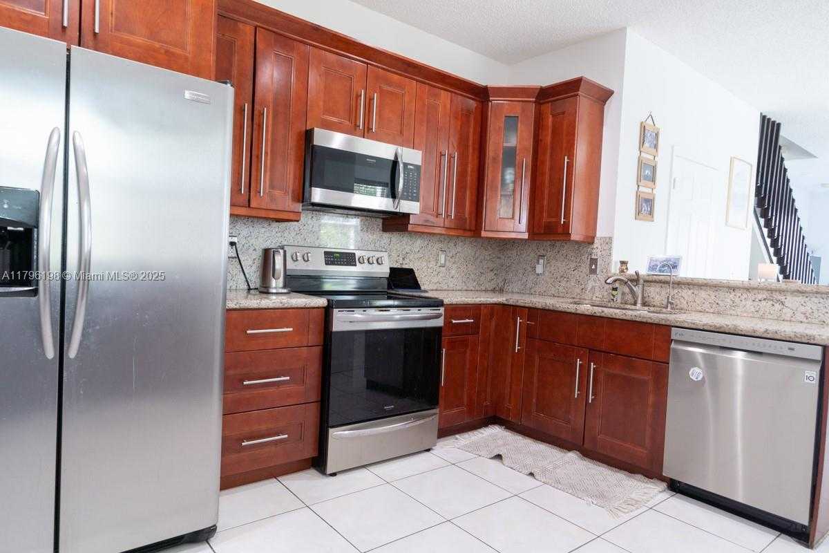 Small Image of 1999 MADEIRA DR #1999, Weston Number 18