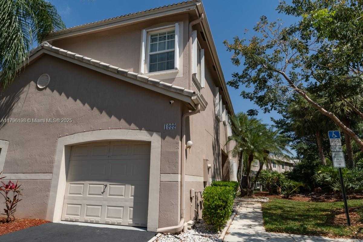 Small Image of 1999 MADEIRA DR #1999, Weston Number 2