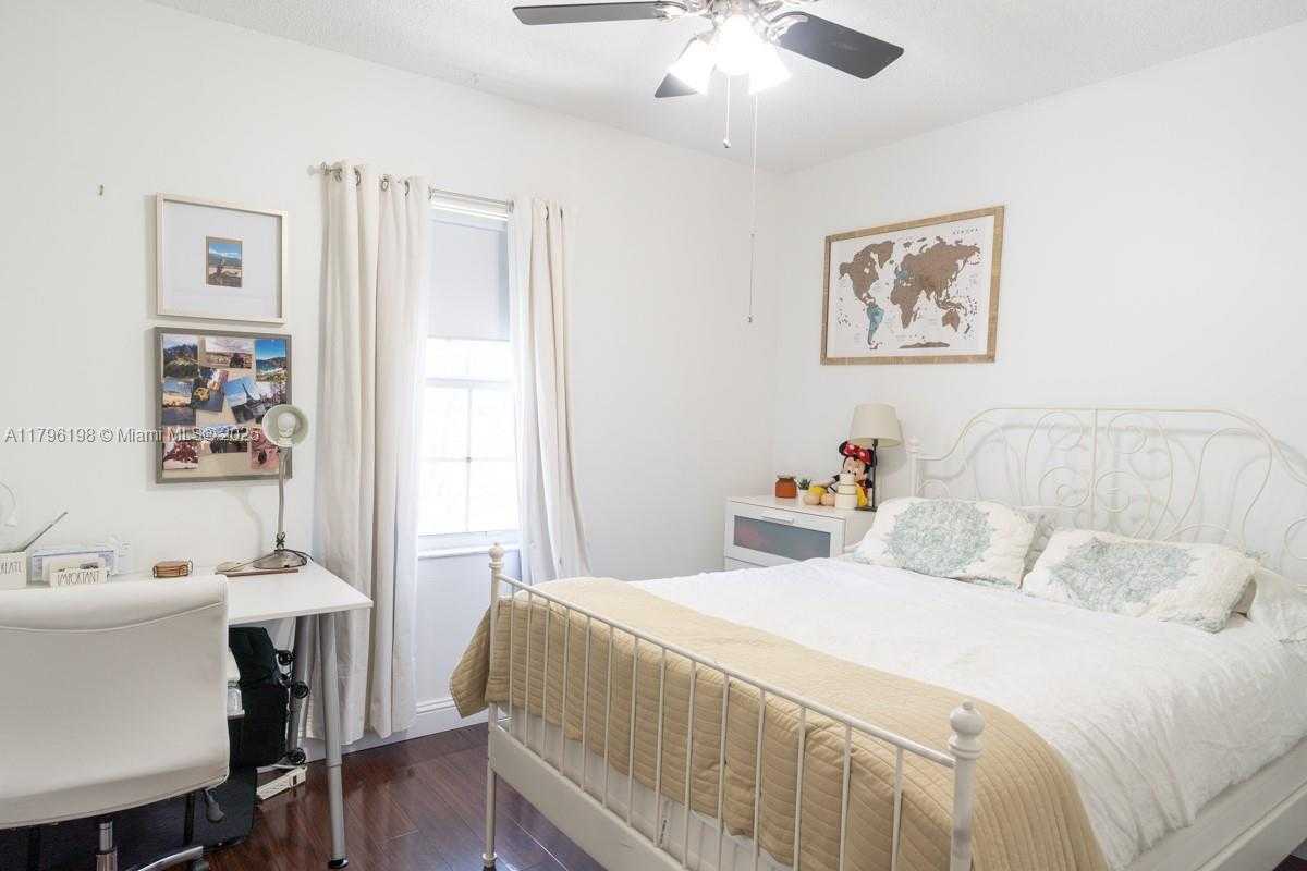 Small Image of 1999 MADEIRA DR #1999, Weston Number 25